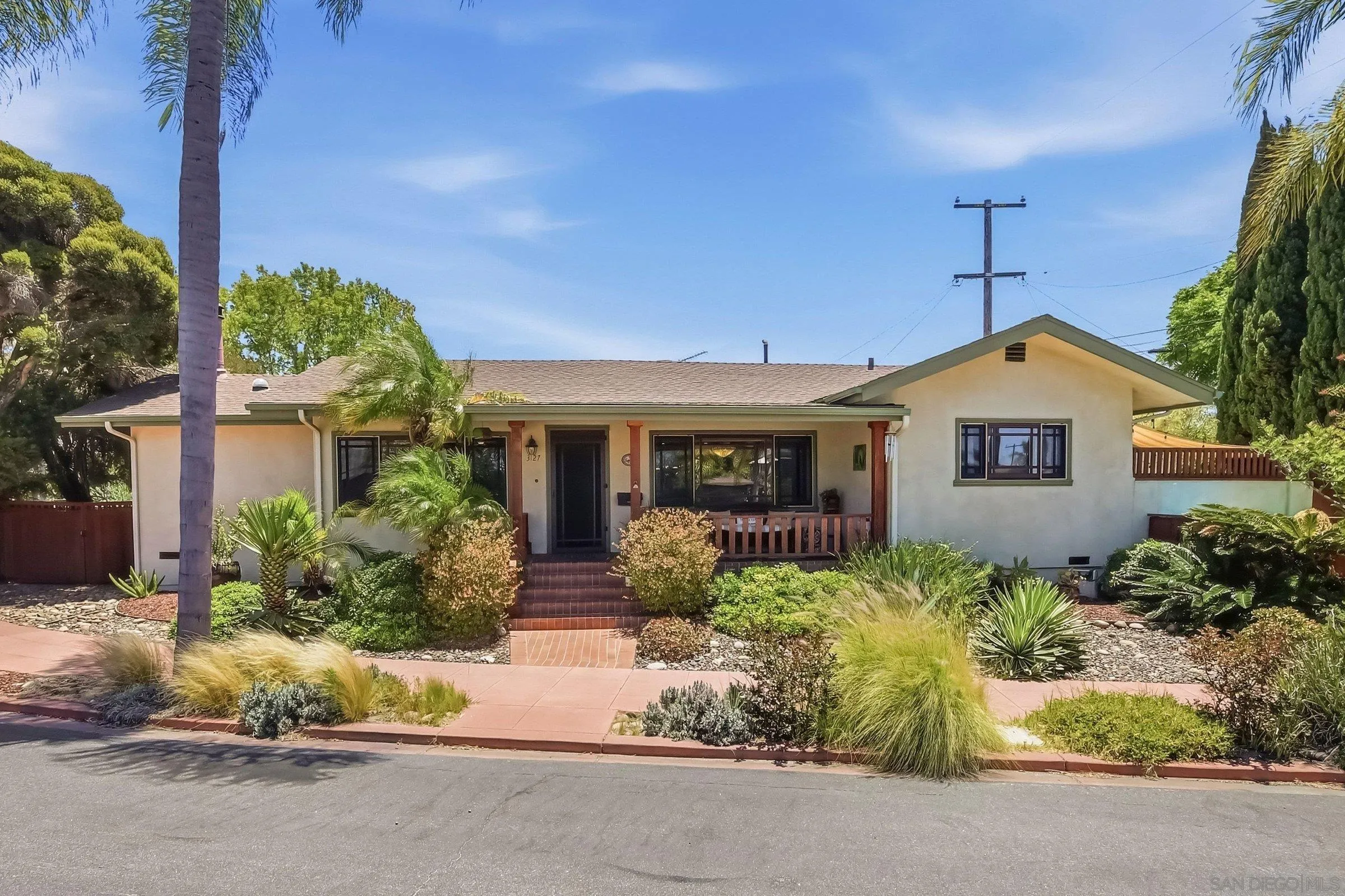 https://cdn.realtyfeed.com/cdn/127/260015250/a9bfe71b75fe5ca670461c137e168b3e.webp