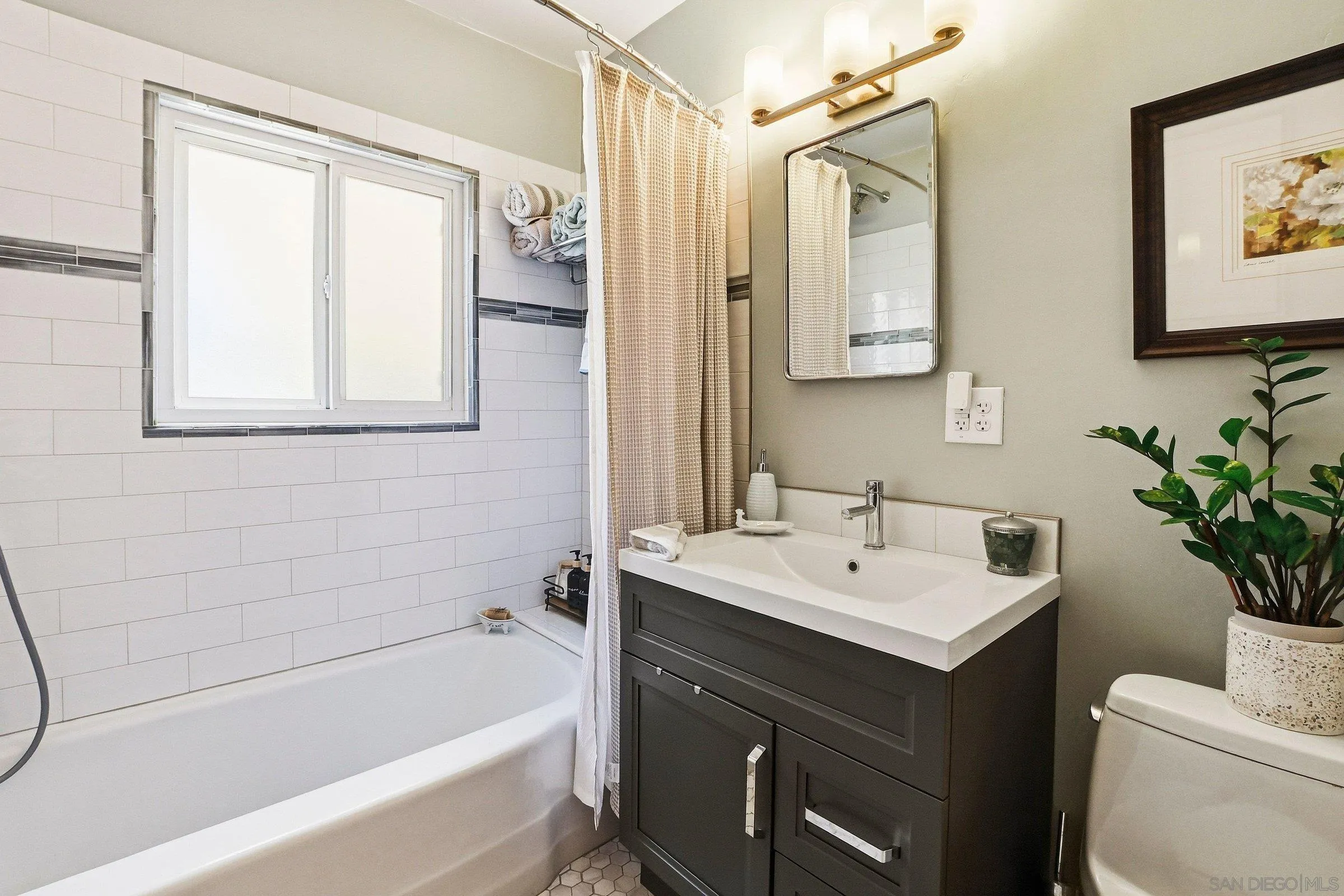 https://cdn.realtyfeed.com/cdn/127/260015250/b4e7e8c17721fc8903d62f4f918a952c.webp