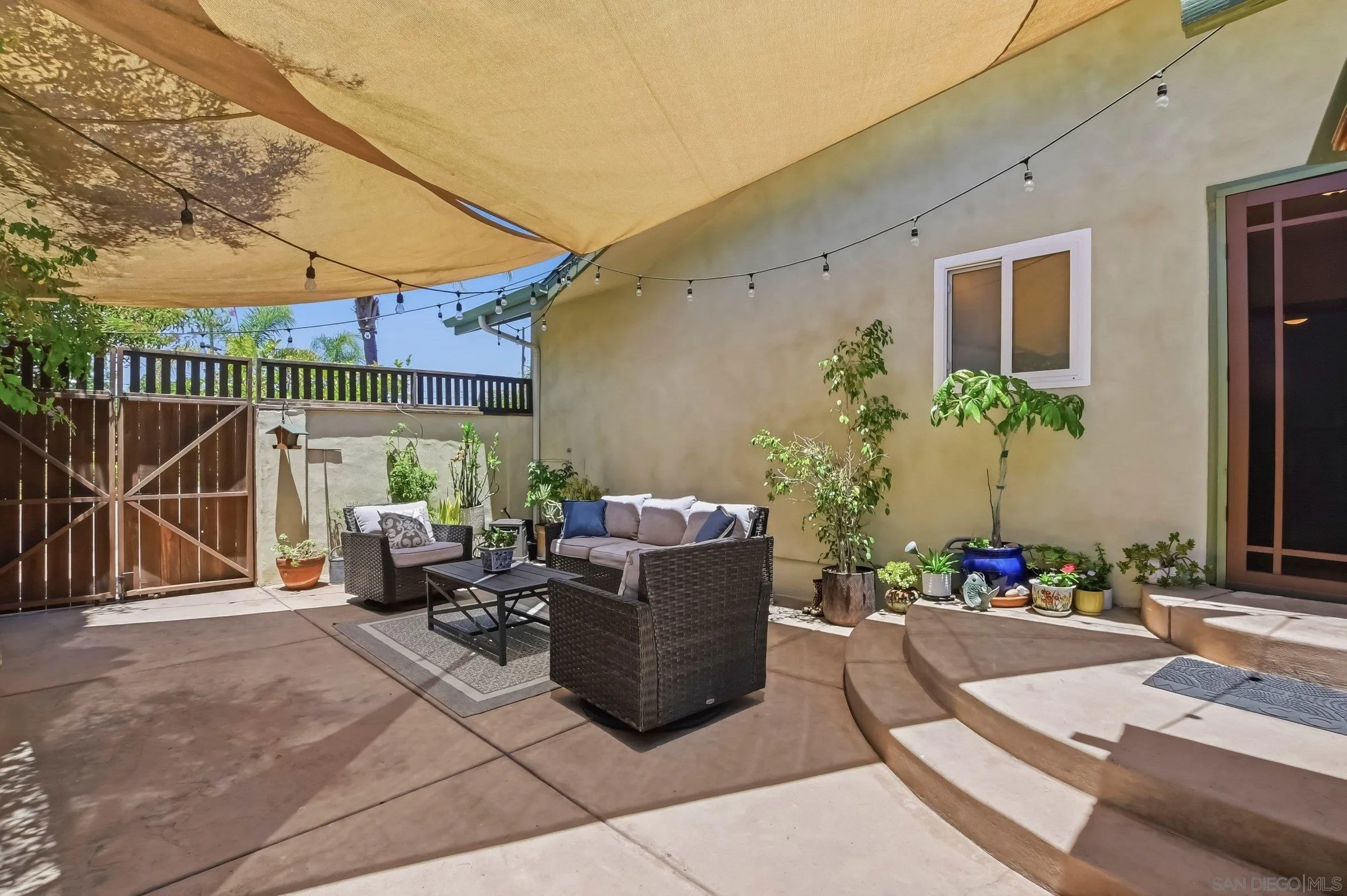 https://cdn.realtyfeed.com/cdn/127/260015250/d6defe2e92bca7bc9eb914a4356413b0.webp