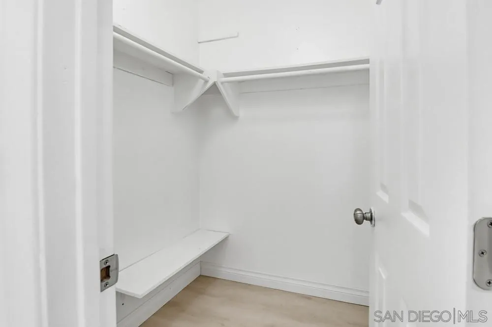 https://cdn.realtyfeed.com/cdn/127/260015257/1a8b5a183fa4c4c906f4e4a50766a23f.webp