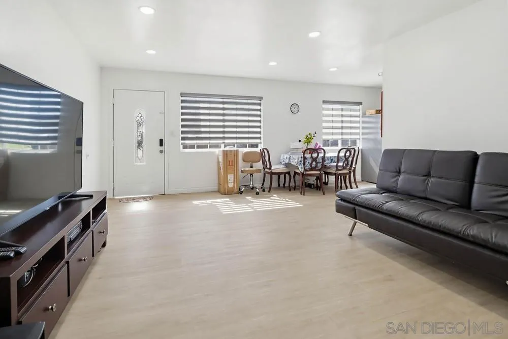 https://cdn.realtyfeed.com/cdn/127/260015257/8c5c9e61e2a31bb1d6d85f13199a4720.webp