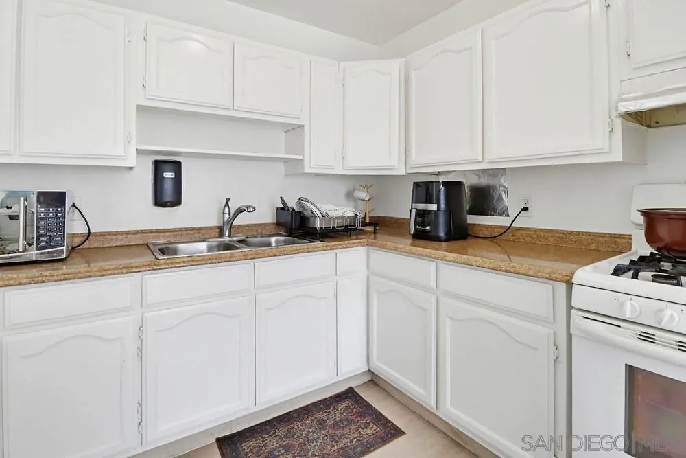 https://cdn.realtyfeed.com/cdn/127/260015257/b489abde16e4b2776caca9565099a9b8.webp