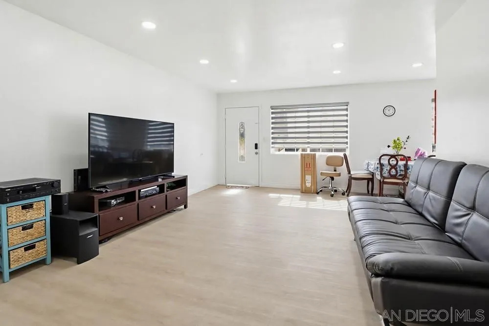 https://cdn.realtyfeed.com/cdn/127/260015257/cb4c78e7ce89a09bc6c17174626f92e9.webp
