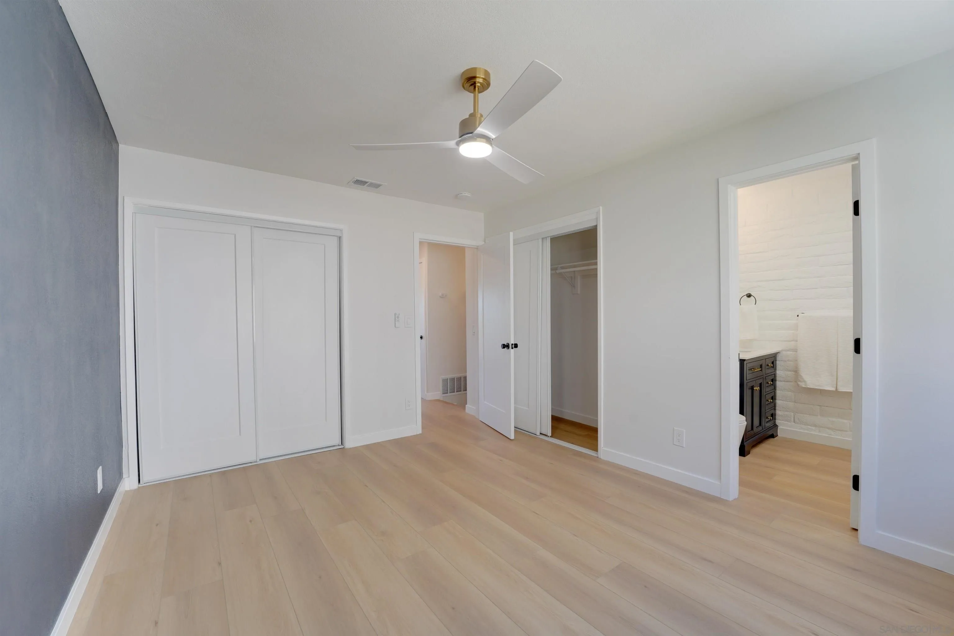 https://cdn.realtyfeed.com/cdn/127/260015259/231ada11321636a0274b44e2730cdd5a.webp