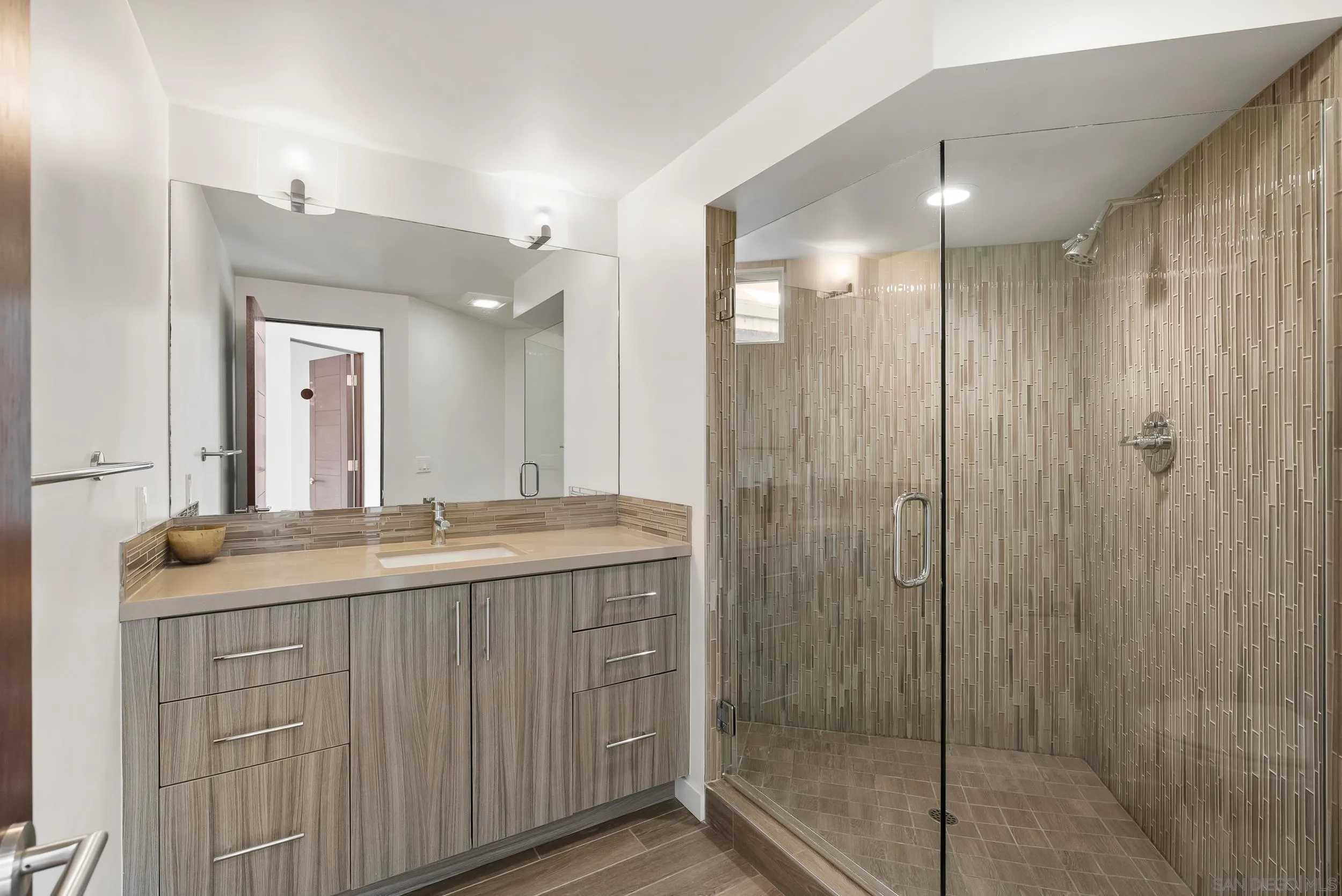 https://cdn.realtyfeed.com/cdn/127/260015268/063e485f988981275b6e0260e50029d2.webp