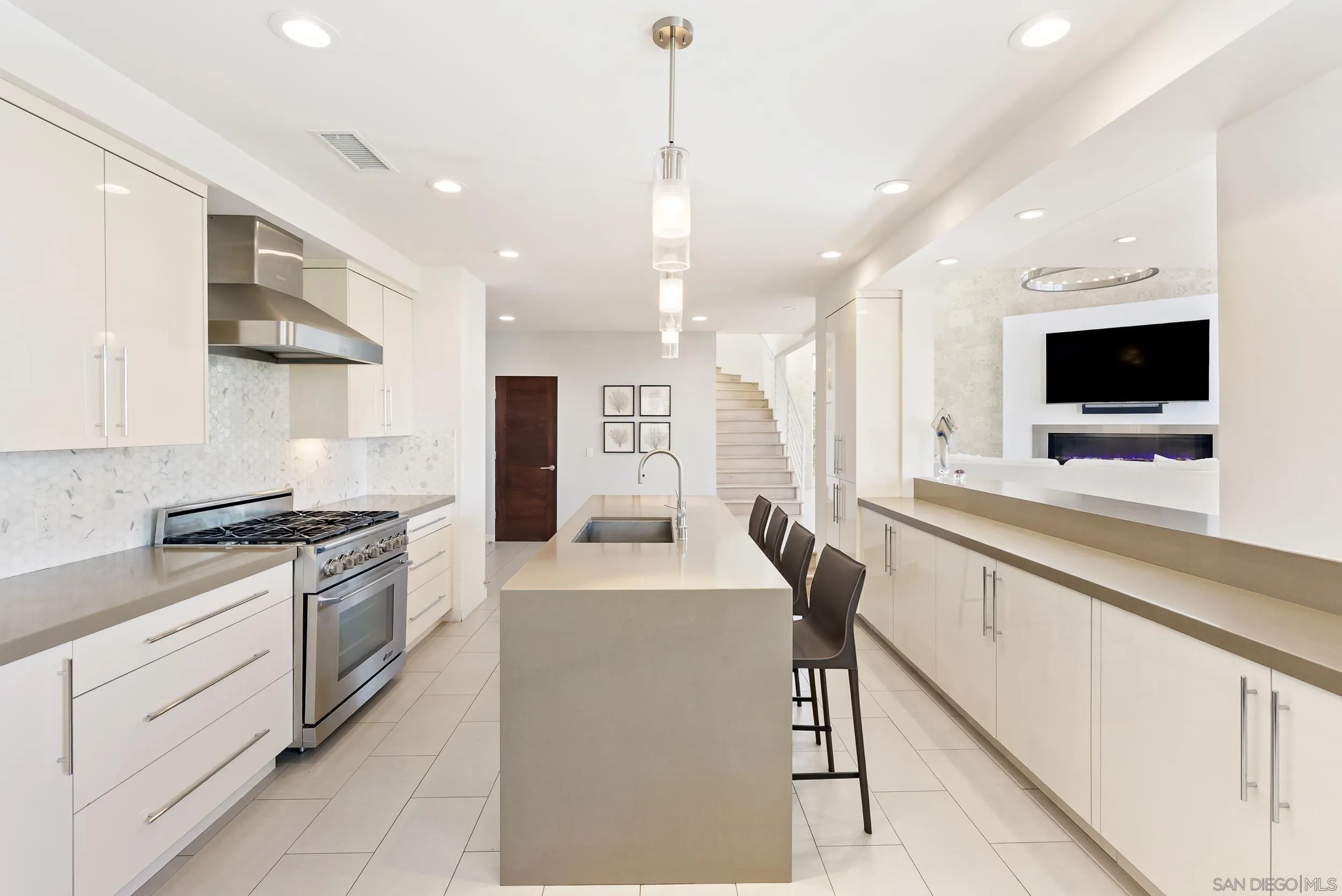 https://cdn.realtyfeed.com/cdn/127/260015268/0acb3e8b01c8fa3817906420dc37b419.webp