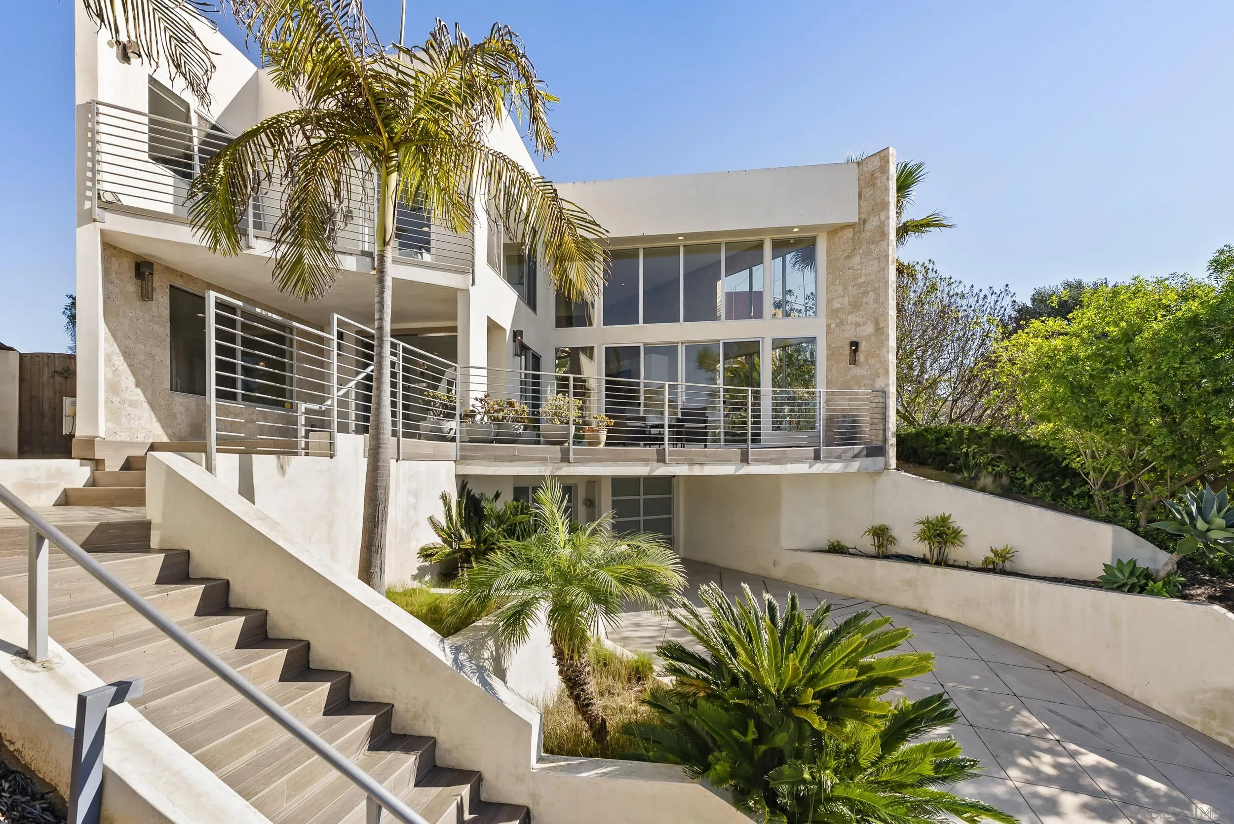 https://cdn.realtyfeed.com/cdn/127/260015268/3822315af26dae0f70b27068f23b2d2c.webp