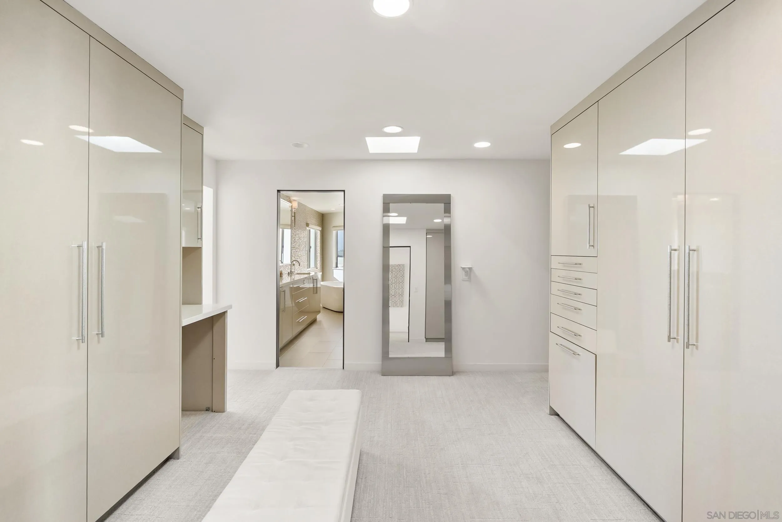 https://cdn.realtyfeed.com/cdn/127/260015268/6d50bd3f8649c3d159e7c78ce3172a23.webp