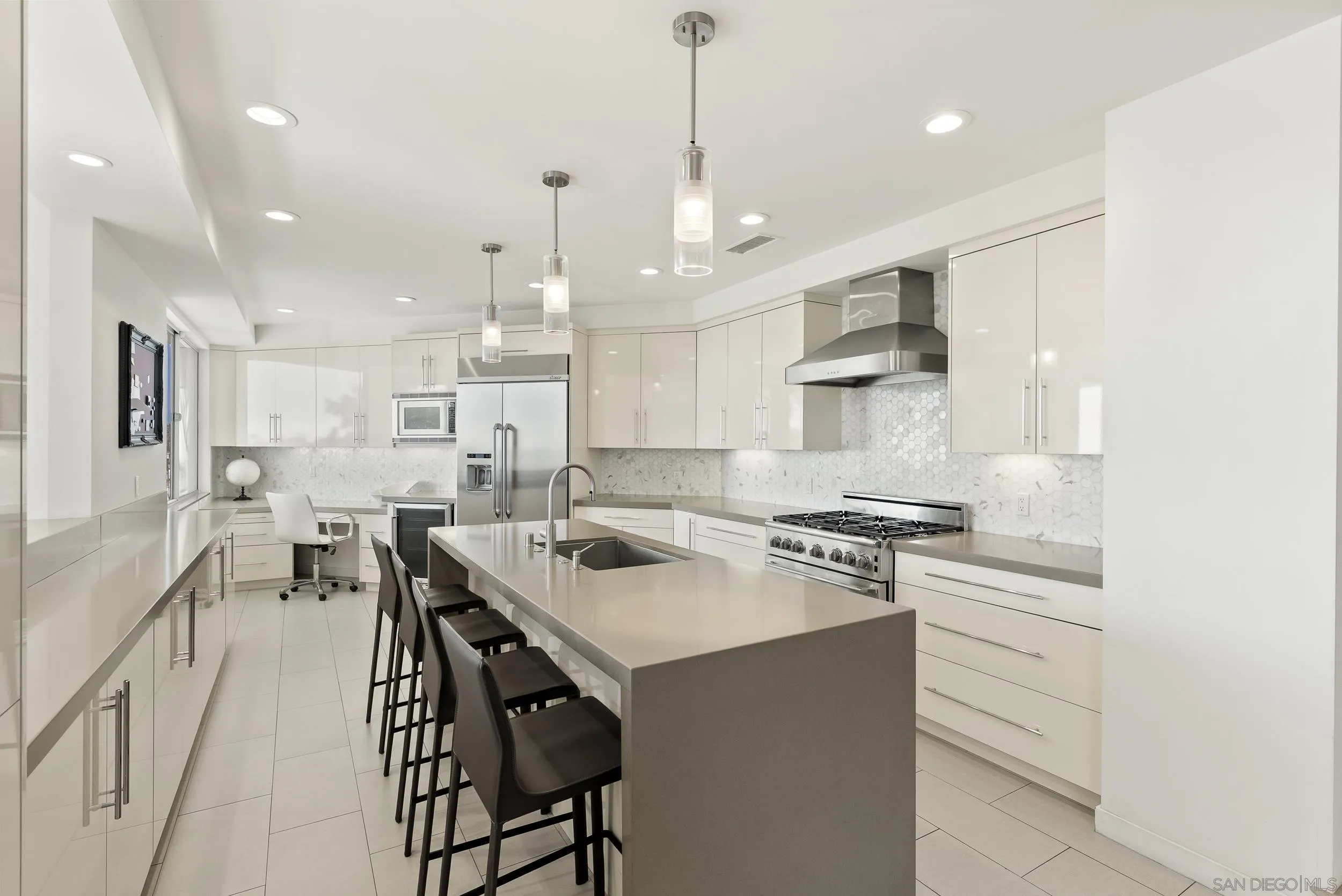 https://cdn.realtyfeed.com/cdn/127/260015268/7c0b60a54585a9722b474f1c6c4154fe.webp