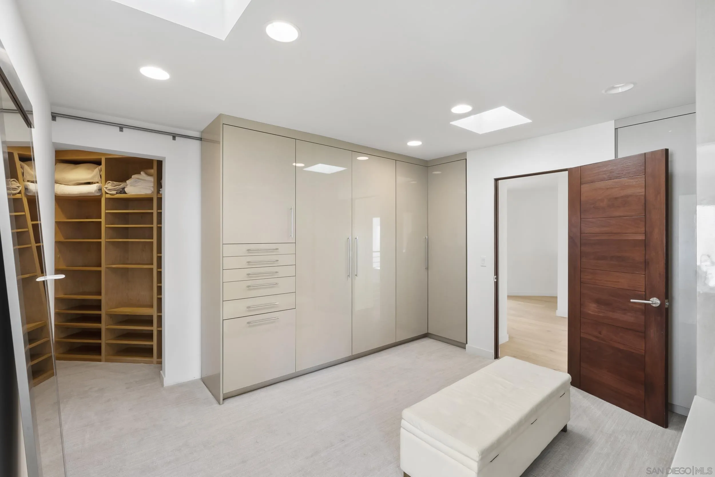 https://cdn.realtyfeed.com/cdn/127/260015268/a1c3d2a52212440d743318be7104351c.webp