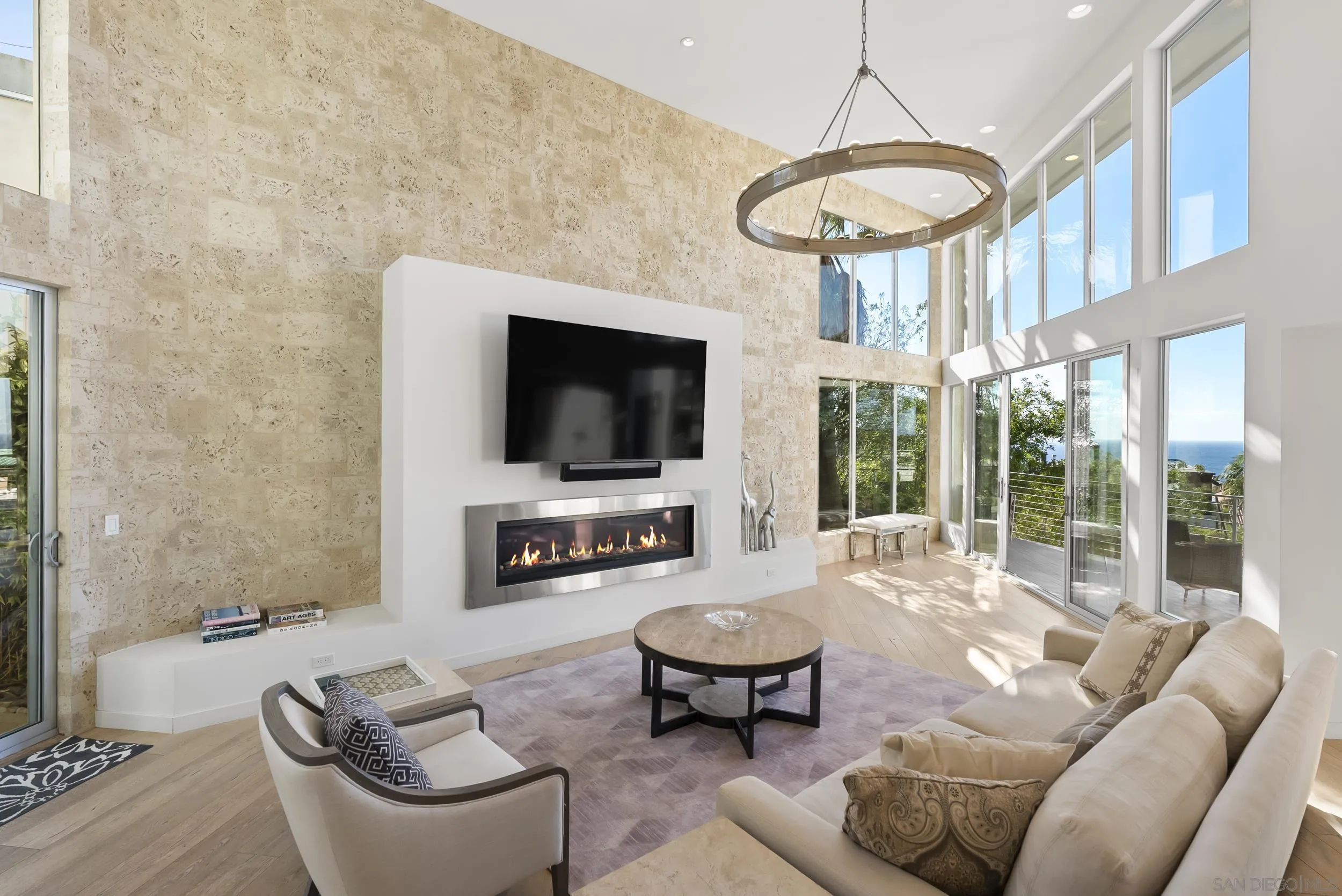 https://cdn.realtyfeed.com/cdn/127/260015268/f9777f5ee4b547df80ce1fb82d814ad3.webp