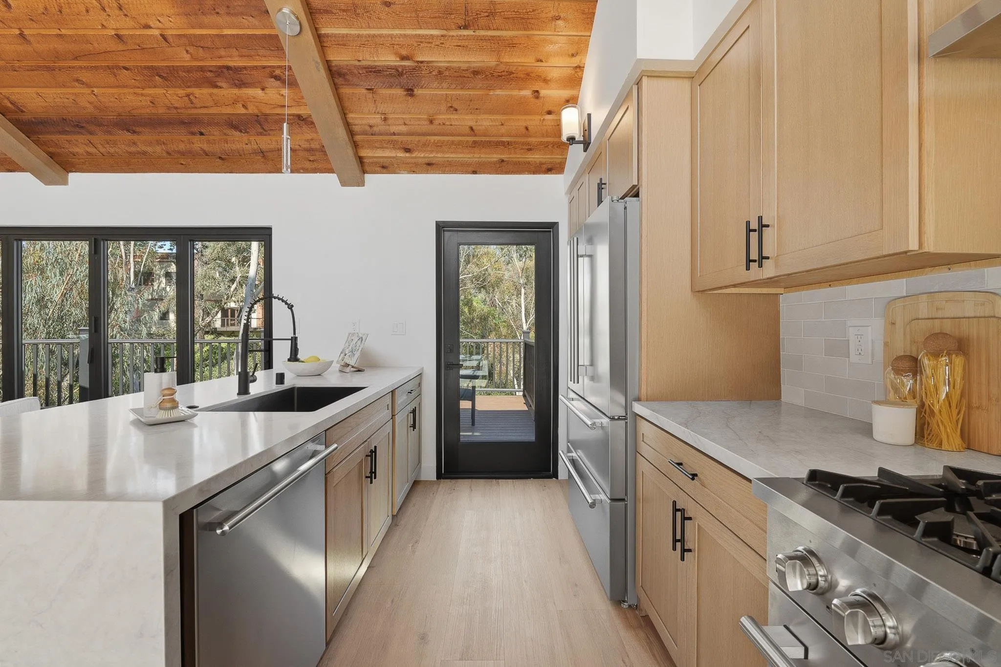 https://cdn.realtyfeed.com/cdn/127/260015270/3b5668467020992251206d19e58aa9f4.webp