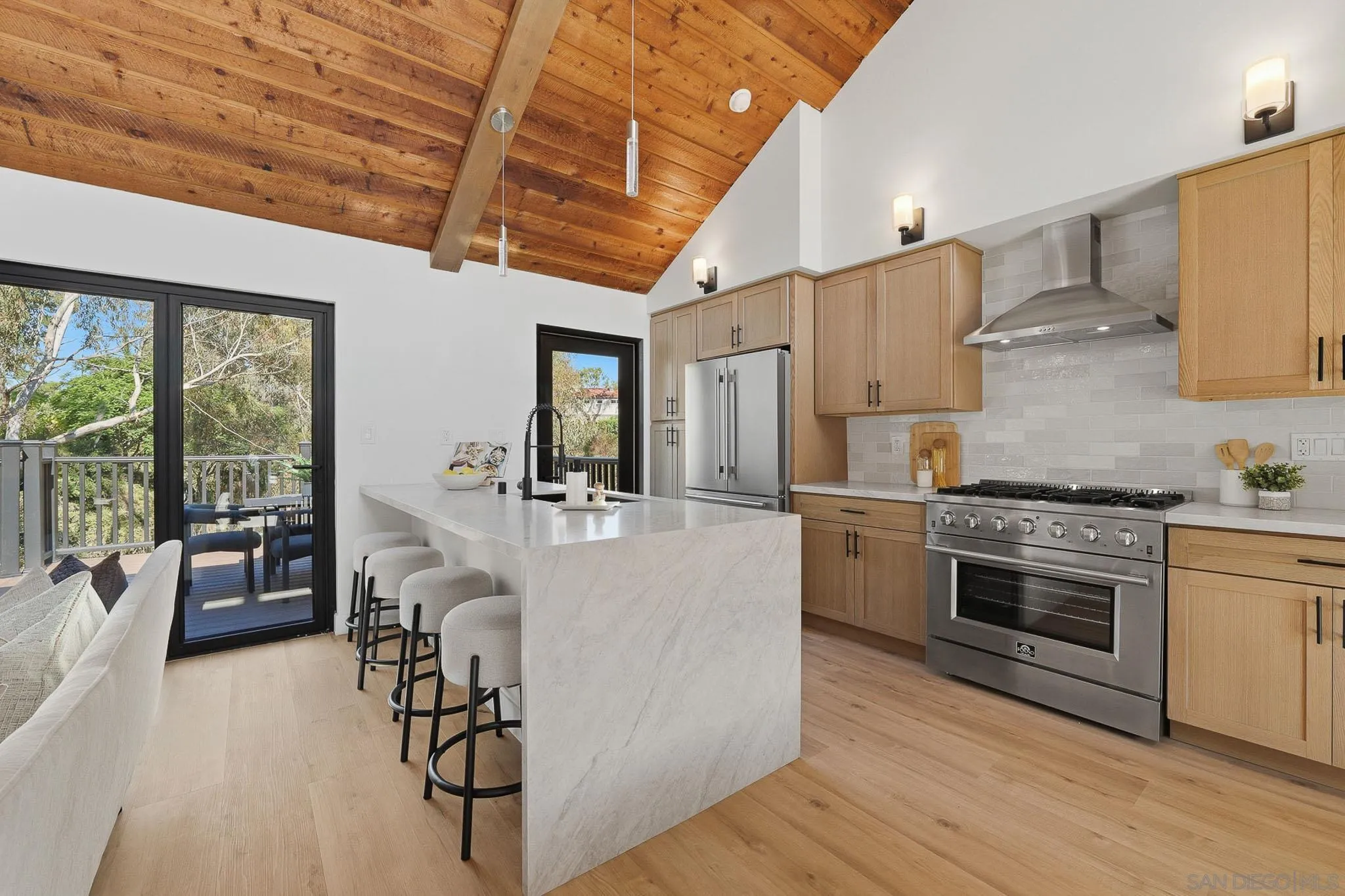 https://cdn.realtyfeed.com/cdn/127/260015270/559d9180ee9361fe4dd4098ed5c43e78.webp