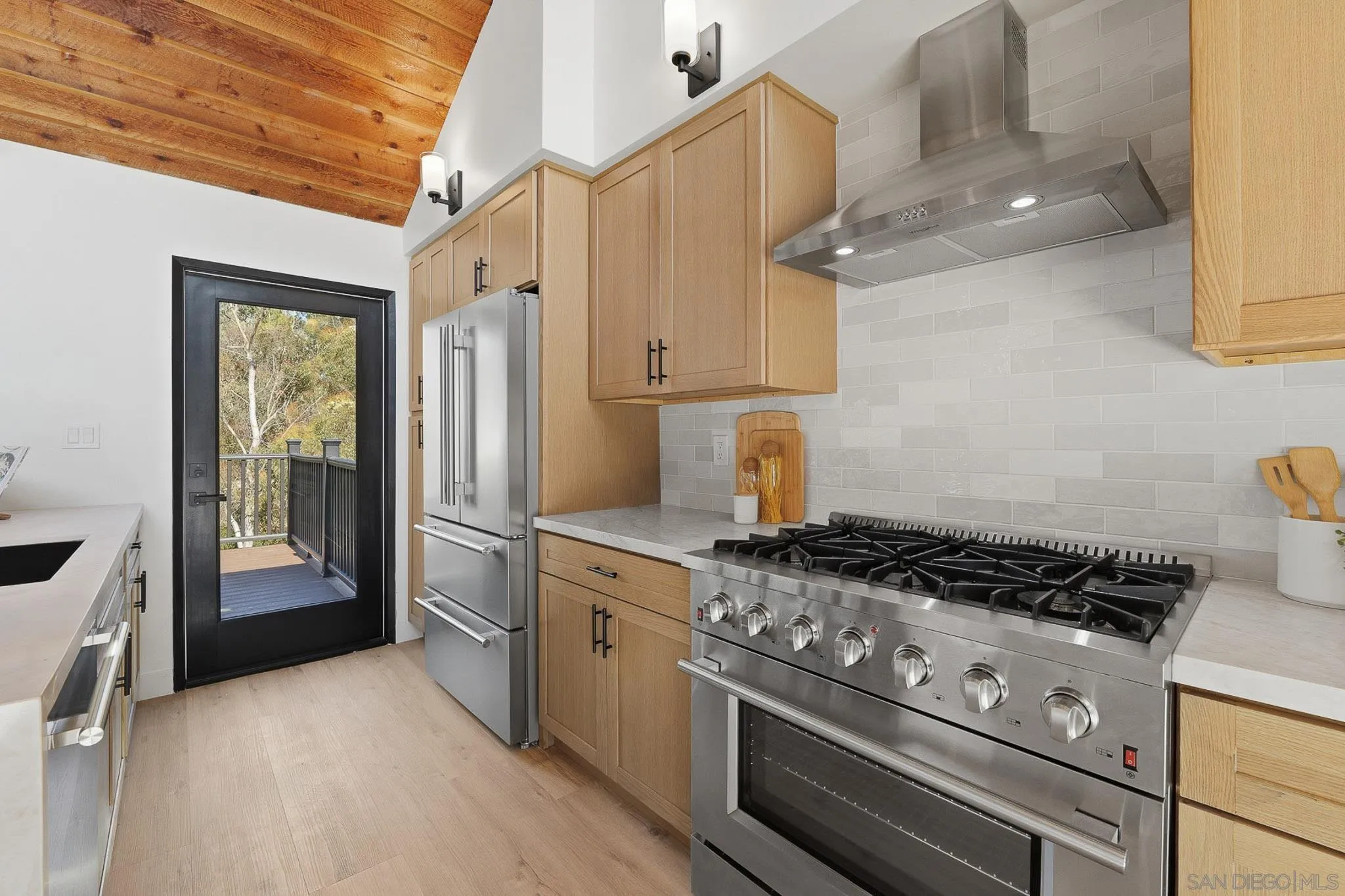 https://cdn.realtyfeed.com/cdn/127/260015270/99dfe4ddb3dcdef237e324f66562a22e.webp