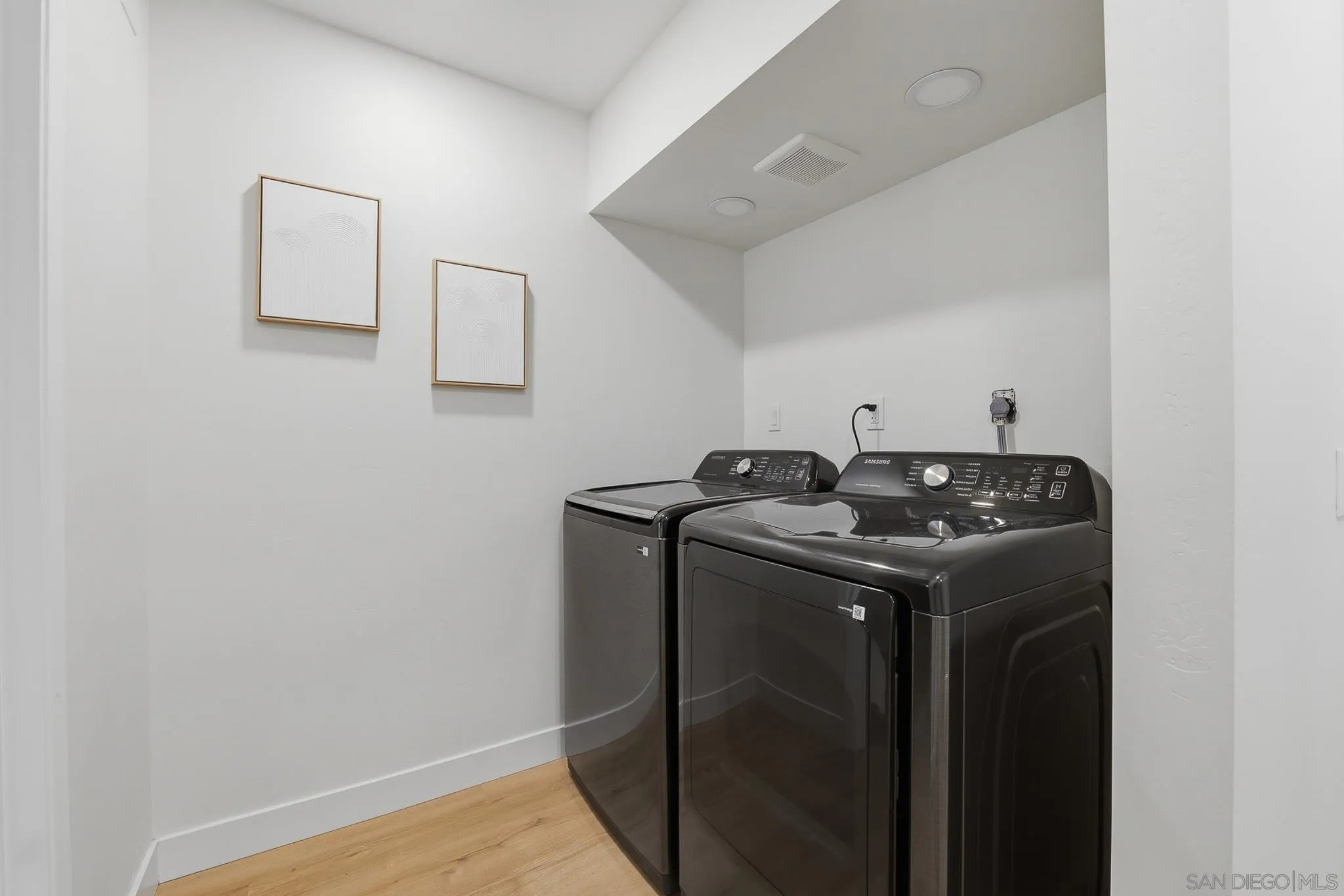 https://cdn.realtyfeed.com/cdn/127/260015270/c8c14f24a7be6119d4280878af5fd571.webp