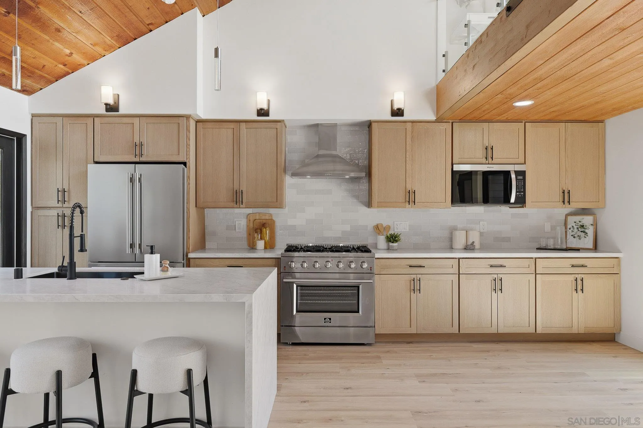 https://cdn.realtyfeed.com/cdn/127/260015270/ce7e68c88193aa96429eae94cc206ea4.webp