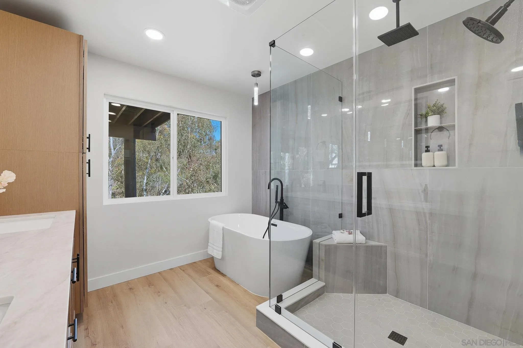 https://cdn.realtyfeed.com/cdn/127/260015270/f65b226bc266af3cba13430654dd77c0.webp