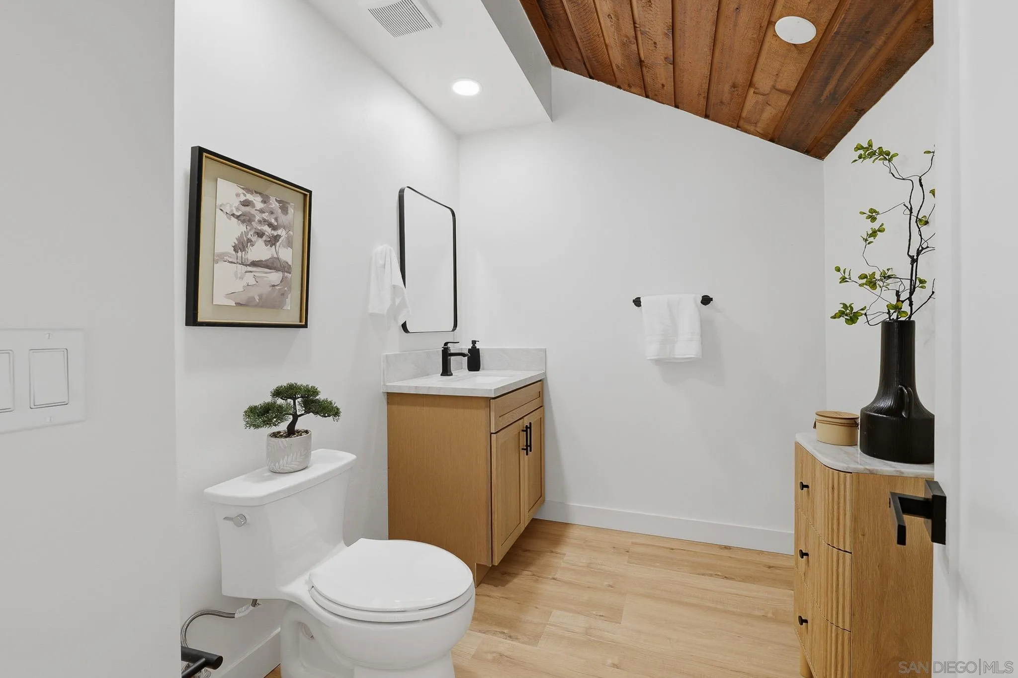https://cdn.realtyfeed.com/cdn/127/260015270/f7b33c4ead21165dd4244ab04b9825eb.webp