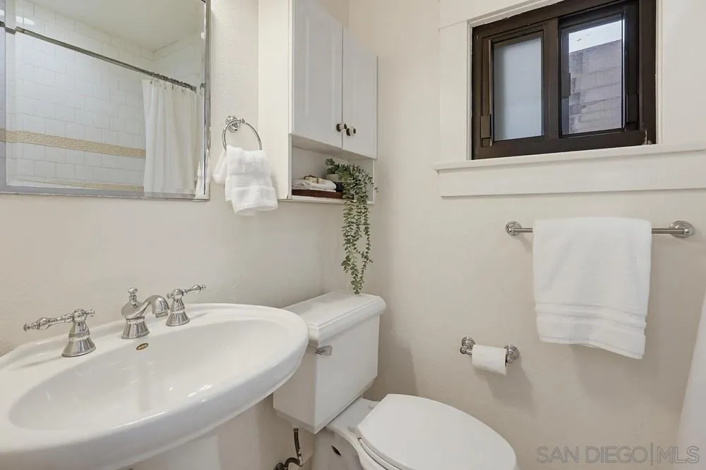 https://cdn.realtyfeed.com/cdn/127/260015279/18b90d7b984b589d0bba2b51b562be26.webp