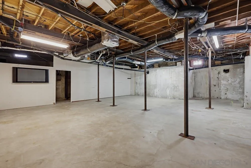 https://cdn.realtyfeed.com/cdn/127/260015279/2aa31397823ab05931f1bc07762452f3.webp