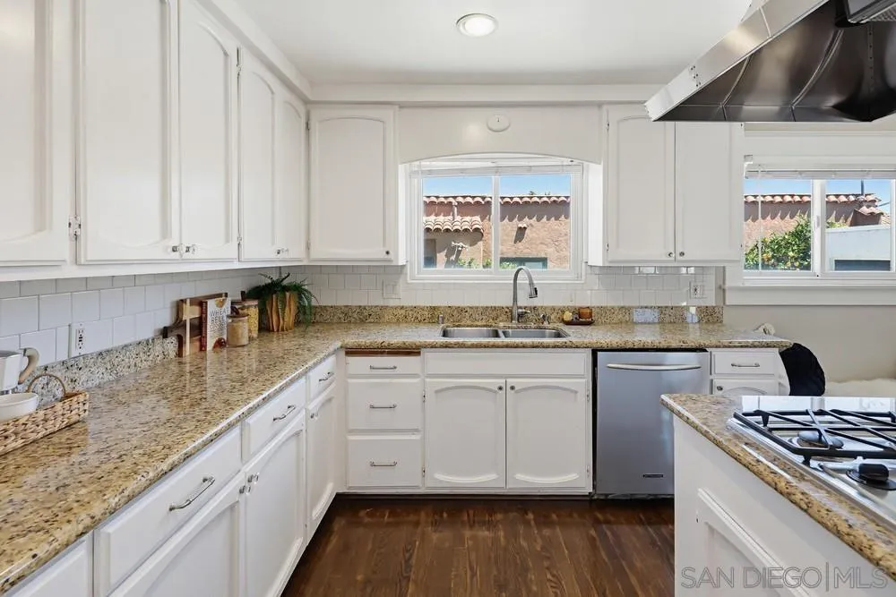 https://cdn.realtyfeed.com/cdn/127/260015279/2b9949a2bc8e4f7ca7330ed0cbf74f52.webp