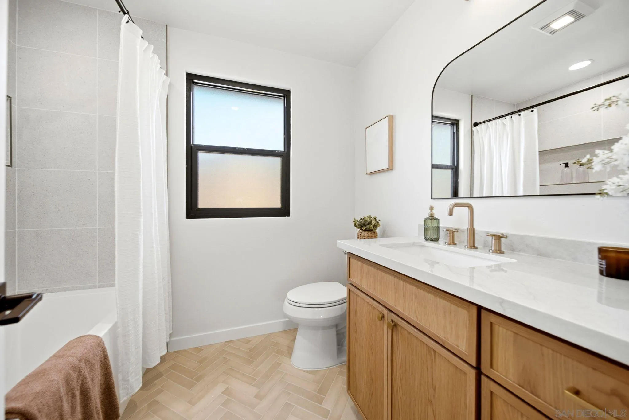 https://cdn.realtyfeed.com/cdn/127/260015297/0fa161519862028a42057f452e2527b1.webp