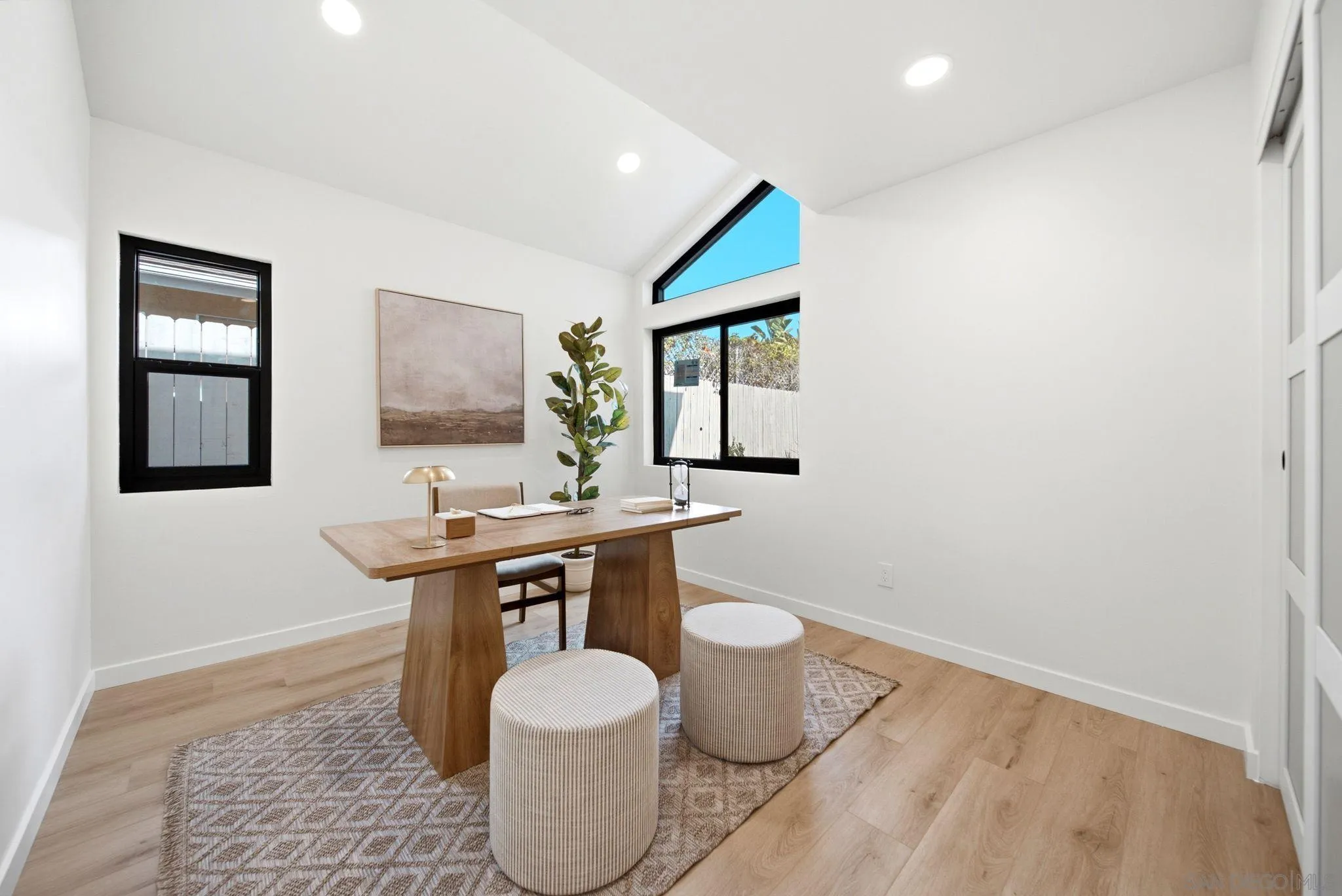 https://cdn.realtyfeed.com/cdn/127/260015297/48cc8f86cd45e1560af39454432a07b4.webp