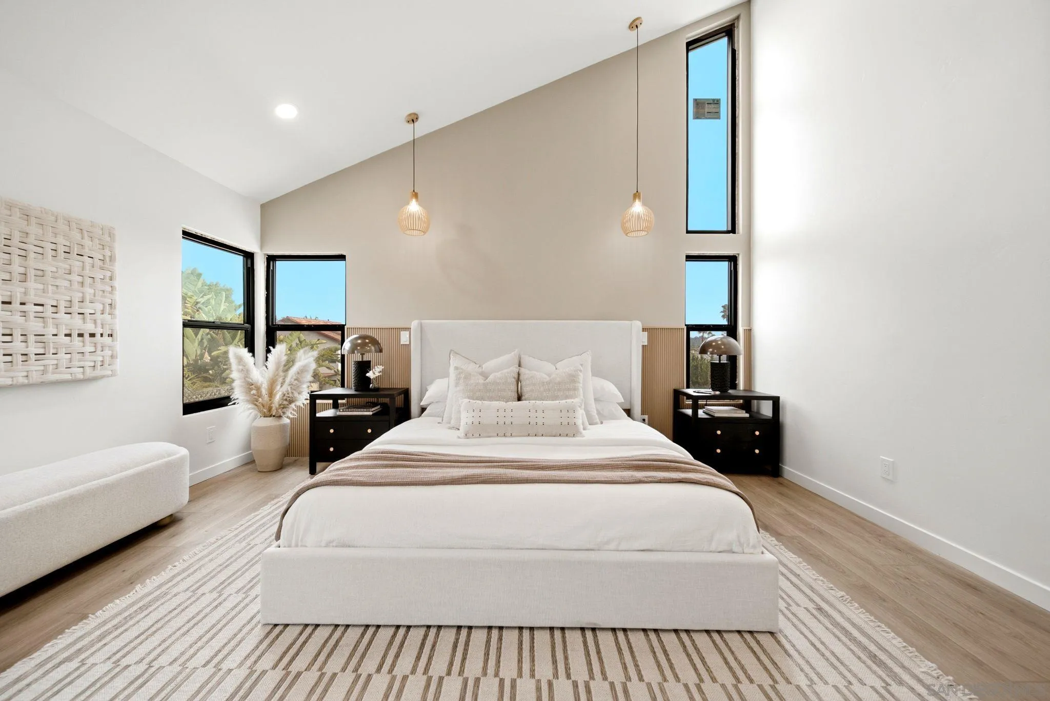 https://cdn.realtyfeed.com/cdn/127/260015297/5d1107da263af8ad661ae2fa2dd668d3.webp