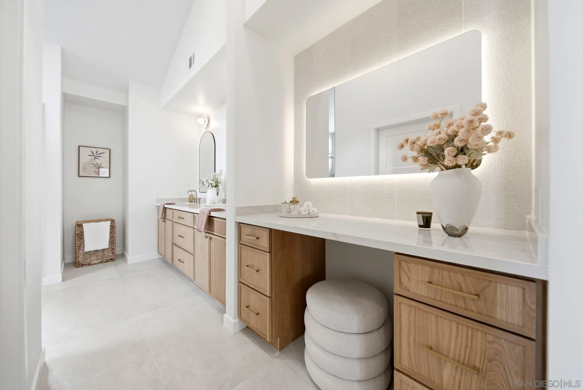https://cdn.realtyfeed.com/cdn/127/260015297/6d59fcb4335d37fea28559192adade50.webp