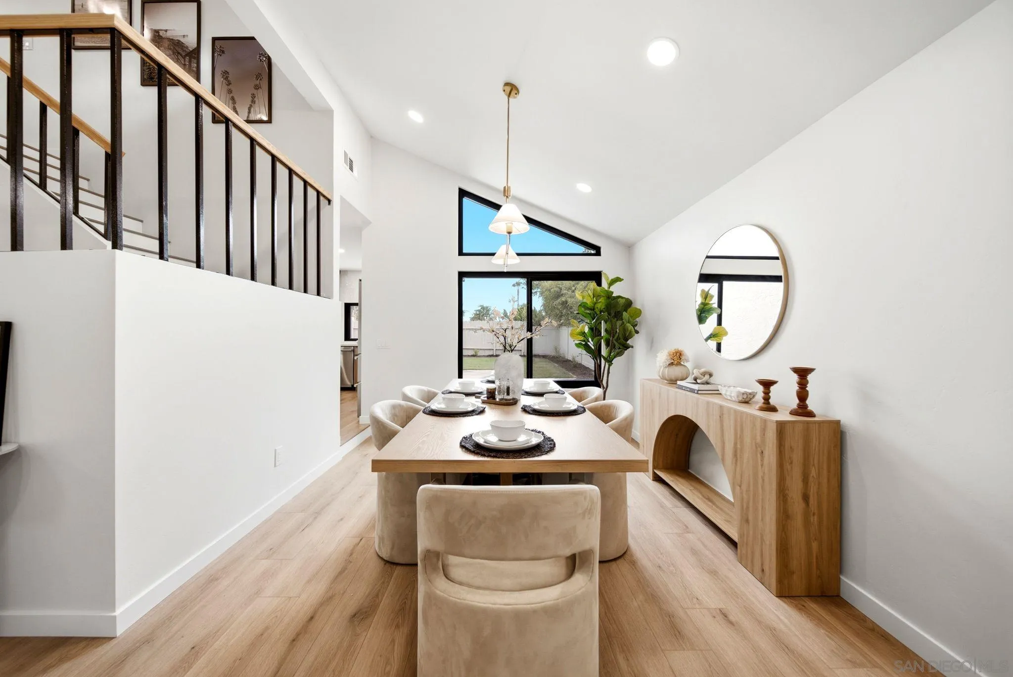 https://cdn.realtyfeed.com/cdn/127/260015297/abb60d329ff699f7d0279c83078817e4.webp