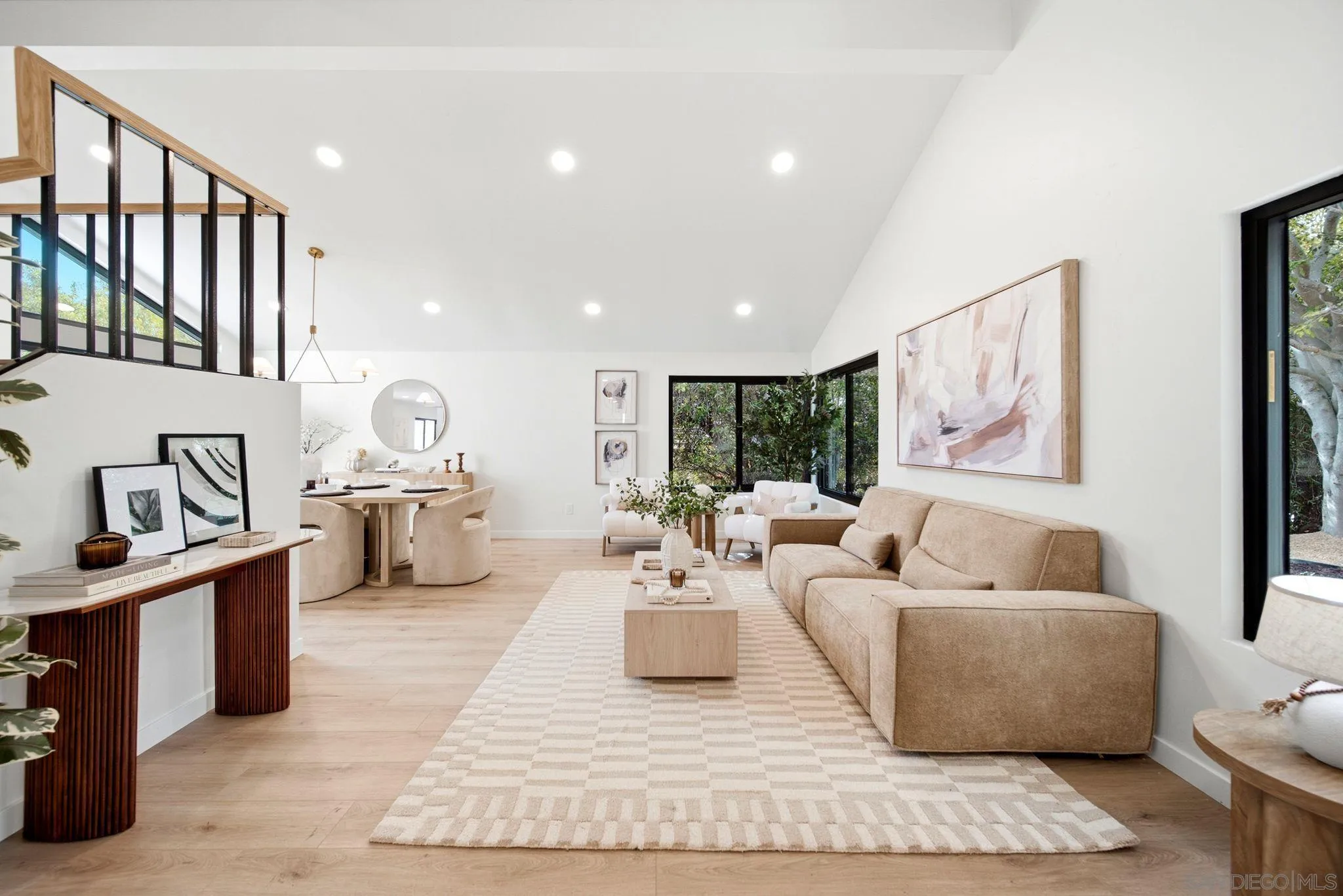 https://cdn.realtyfeed.com/cdn/127/260015297/bcdc5a5e26fcc9cec47a9187e1fc9c1a.webp