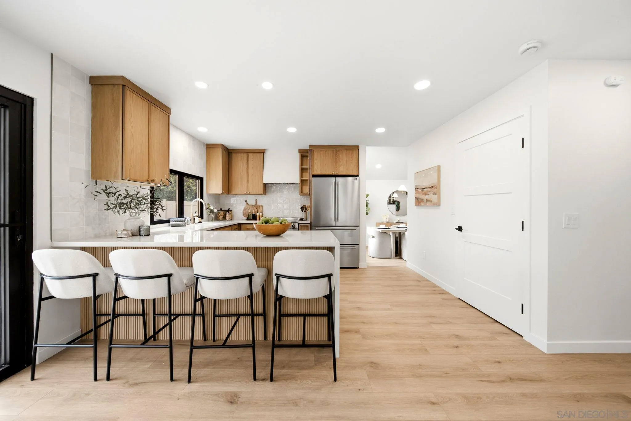 https://cdn.realtyfeed.com/cdn/127/260015297/e6f15d5c065bd23ce3ca4ec4449b7e98.webp
