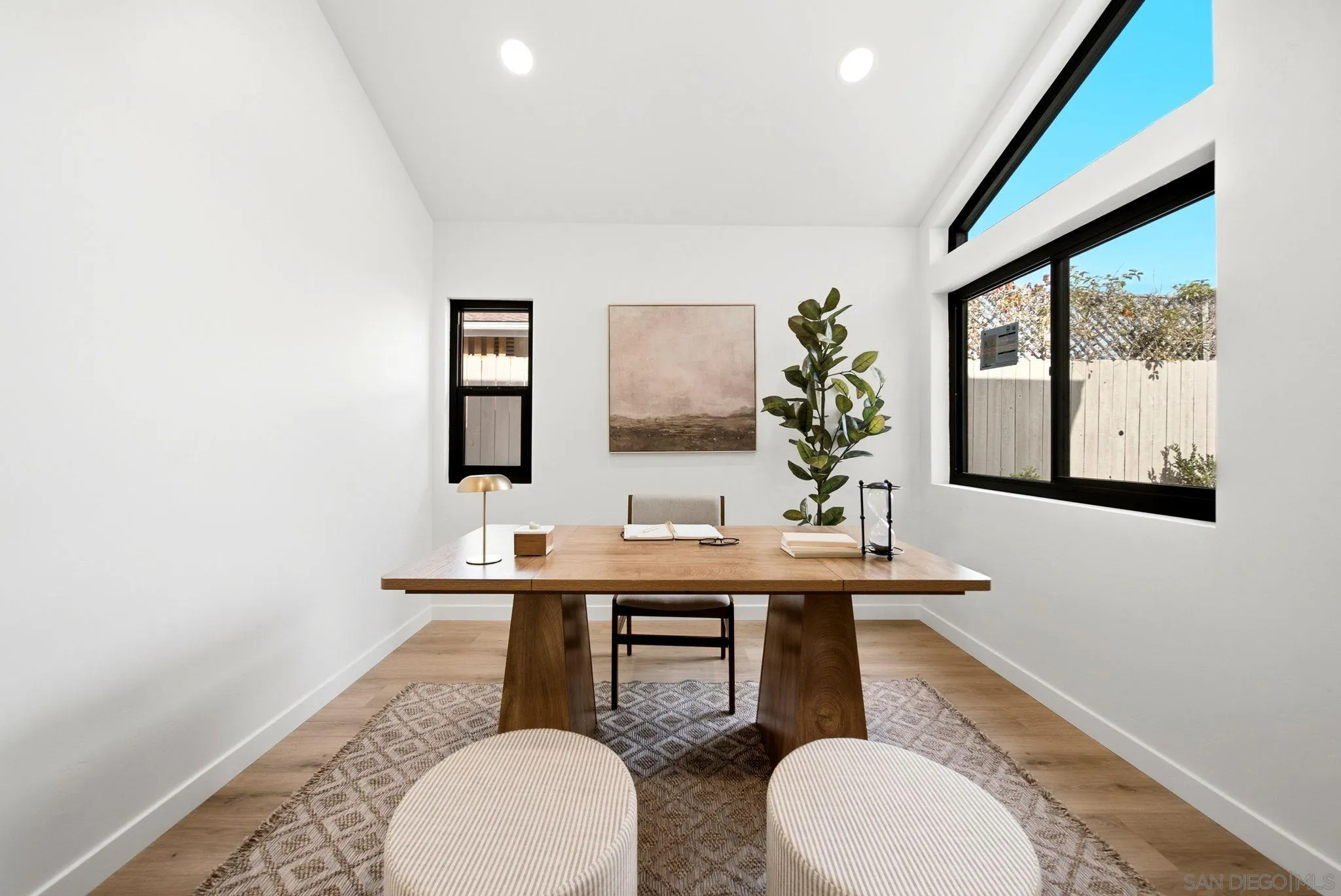 https://cdn.realtyfeed.com/cdn/127/260015297/fb42a9c01fe1be34a9fe8a58edd951bf.webp