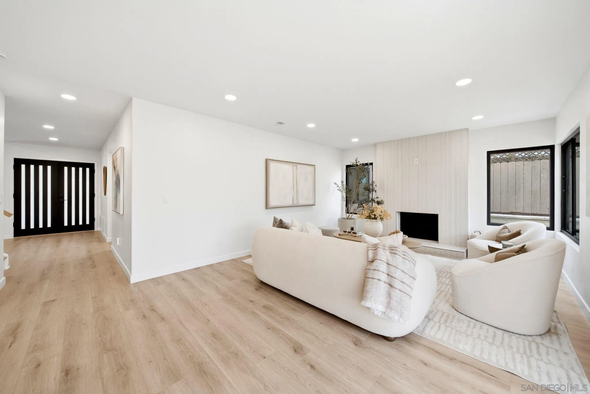 https://cdn.realtyfeed.com/cdn/127/260015297/fe78fb386e78af38994b4edbf650f70f.webp