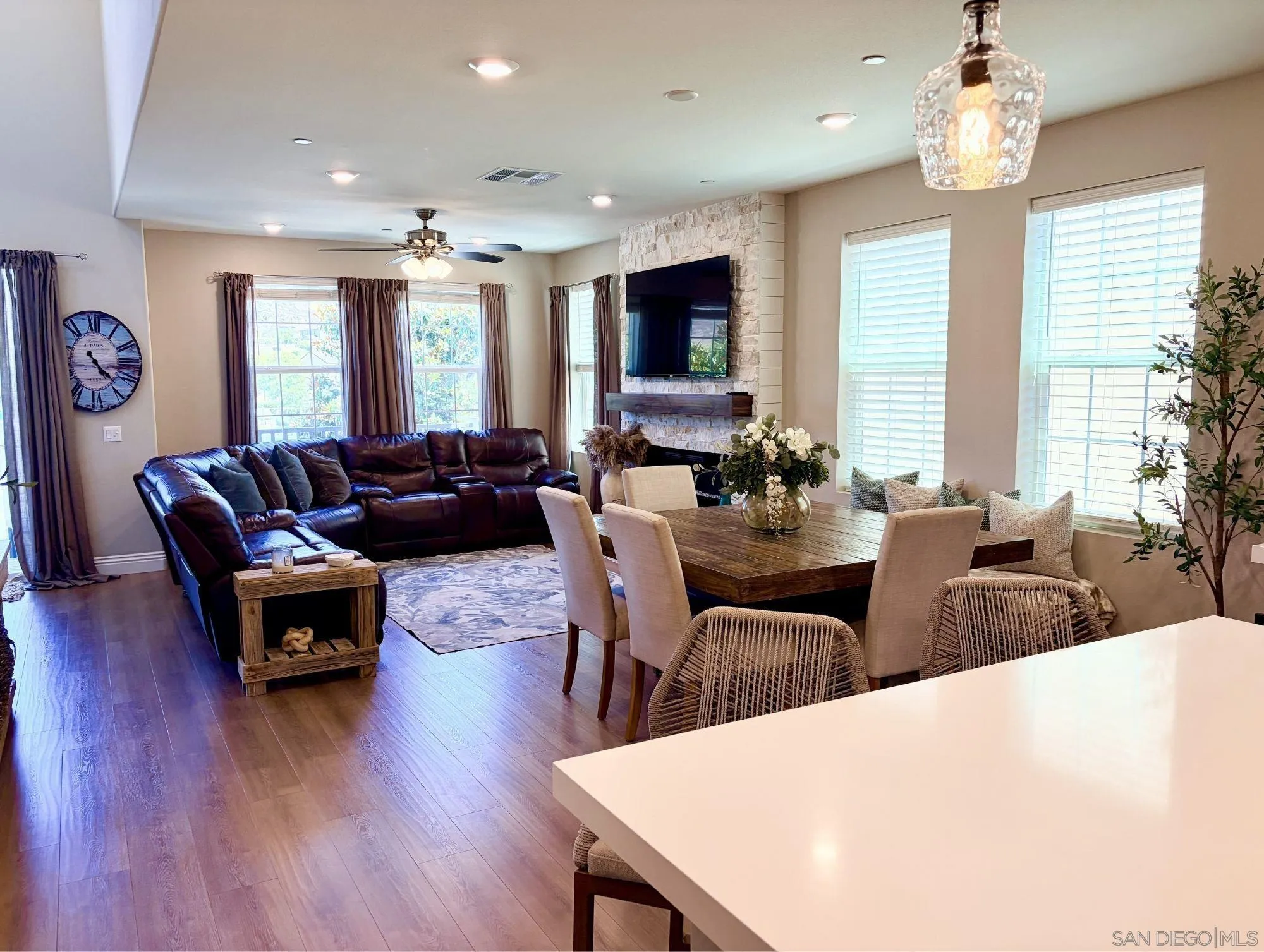 https://cdn.realtyfeed.com/cdn/127/260015308/02868f965529eb80abc5ed72fba19c0b.webp