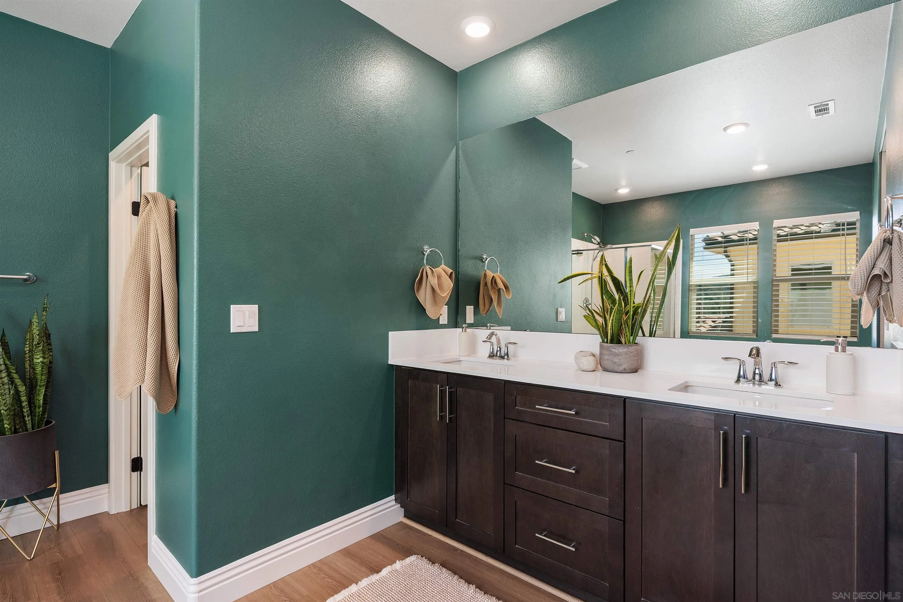 https://cdn.realtyfeed.com/cdn/127/260015308/0d50676b398502c5288b1b508f4920fd.webp
