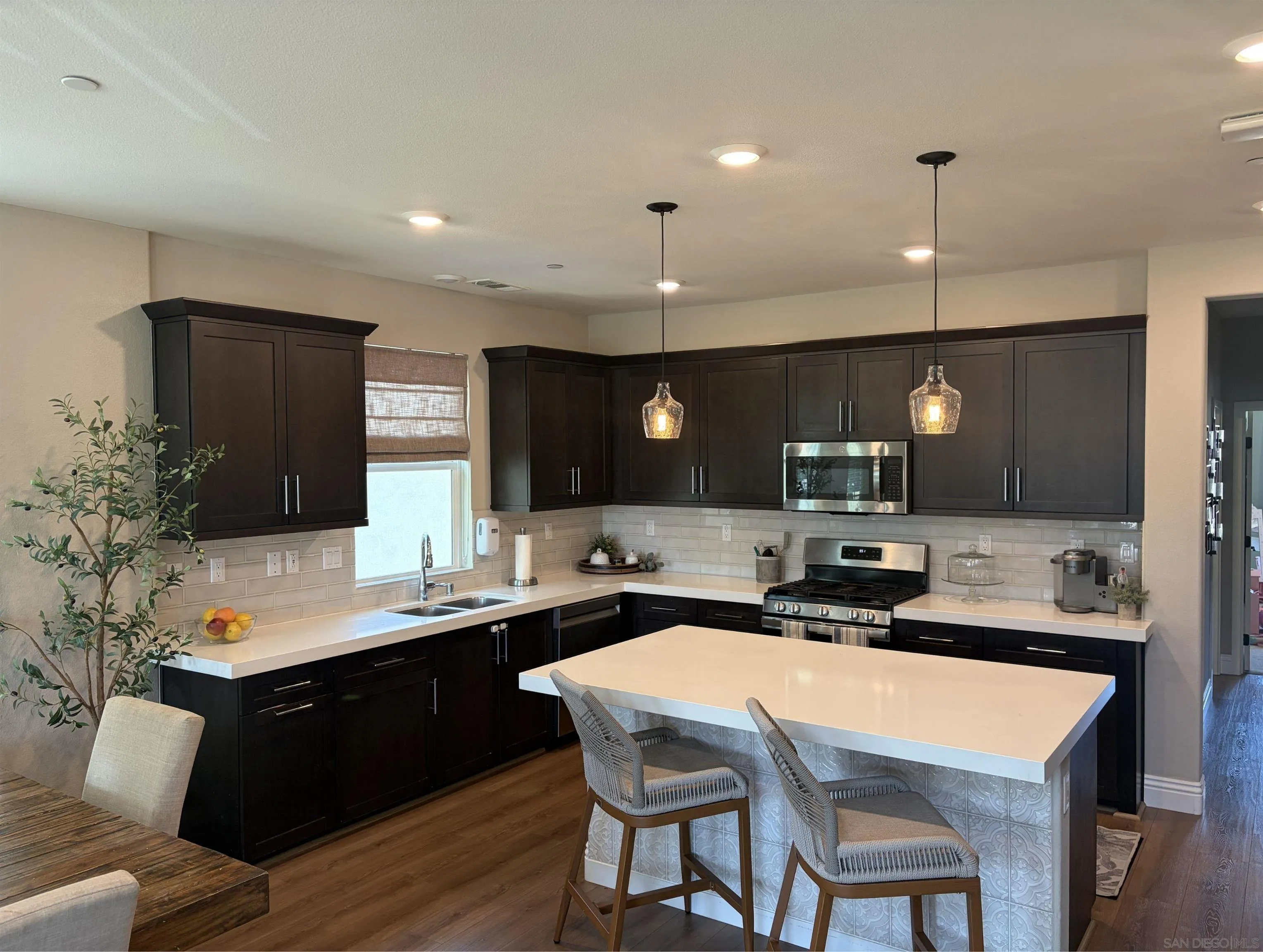https://cdn.realtyfeed.com/cdn/127/260015308/196925e231f5a4d7bfb9baca274f9d8c.webp