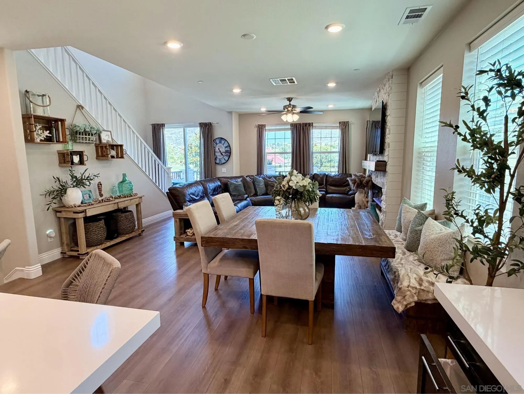 https://cdn.realtyfeed.com/cdn/127/260015308/7de5e902b76bccdfd979ede8d1ff3303.webp