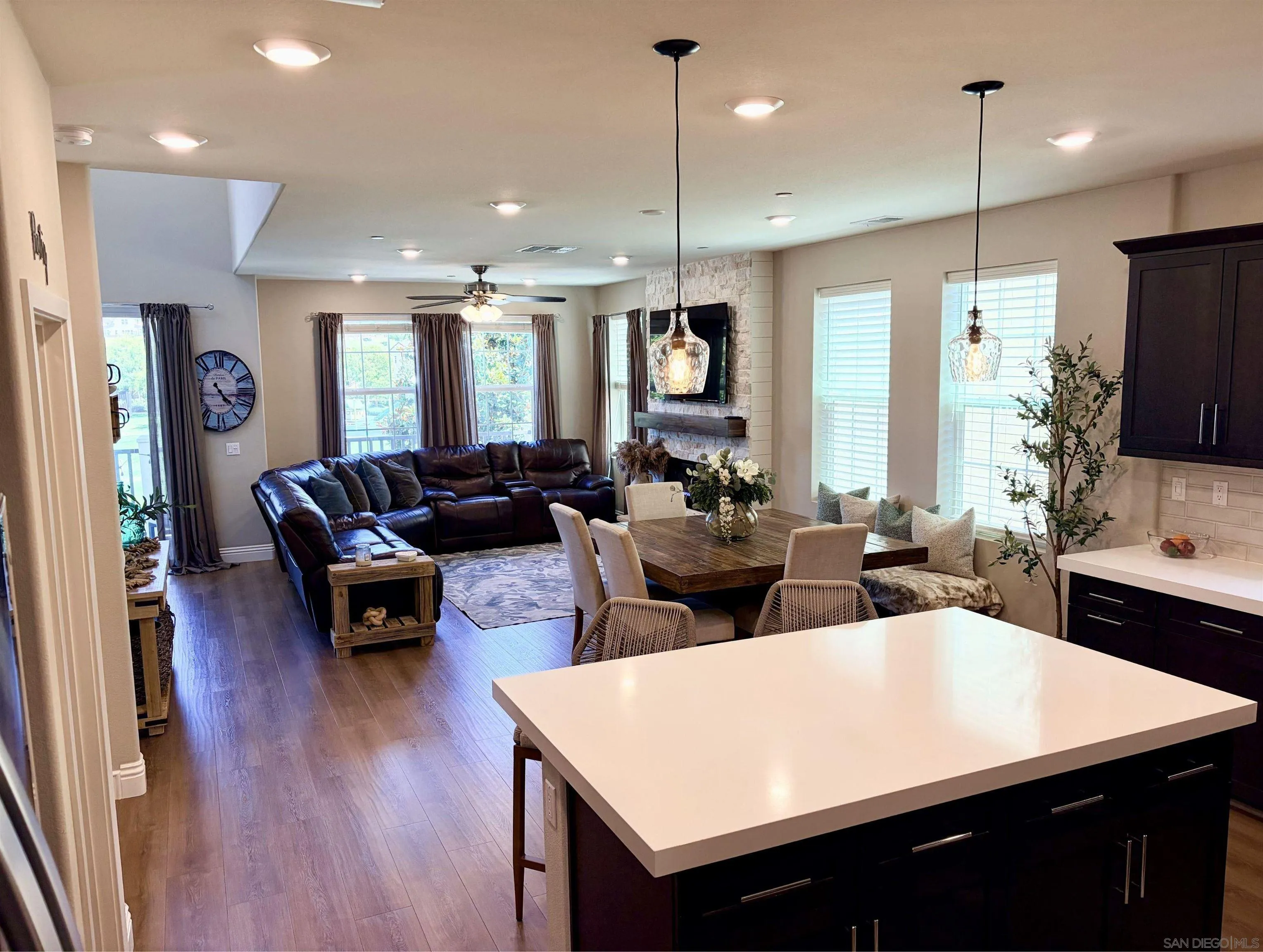 https://cdn.realtyfeed.com/cdn/127/260015308/8ee453d026e733af96aa8807009ee963.webp