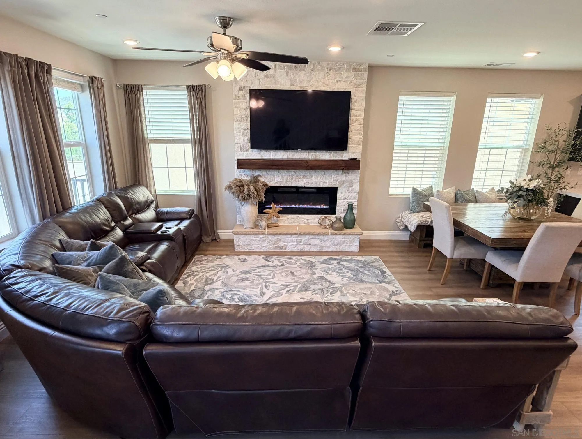 https://cdn.realtyfeed.com/cdn/127/260015308/9c463bf6e4f02d9431b3b853e717f6dd.webp