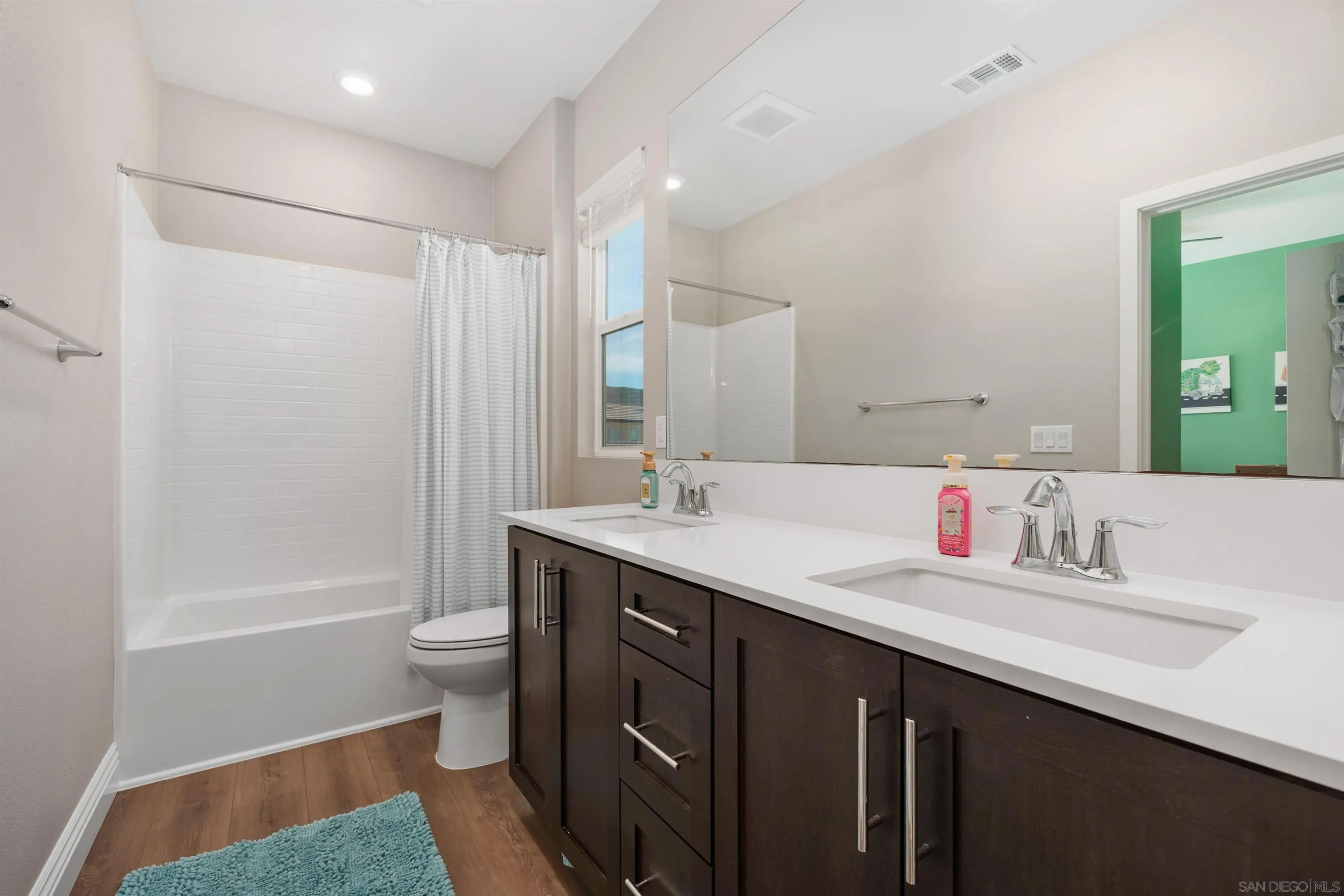 https://cdn.realtyfeed.com/cdn/127/260015308/bc9b0b182a8a775bc947b678896b3101.webp