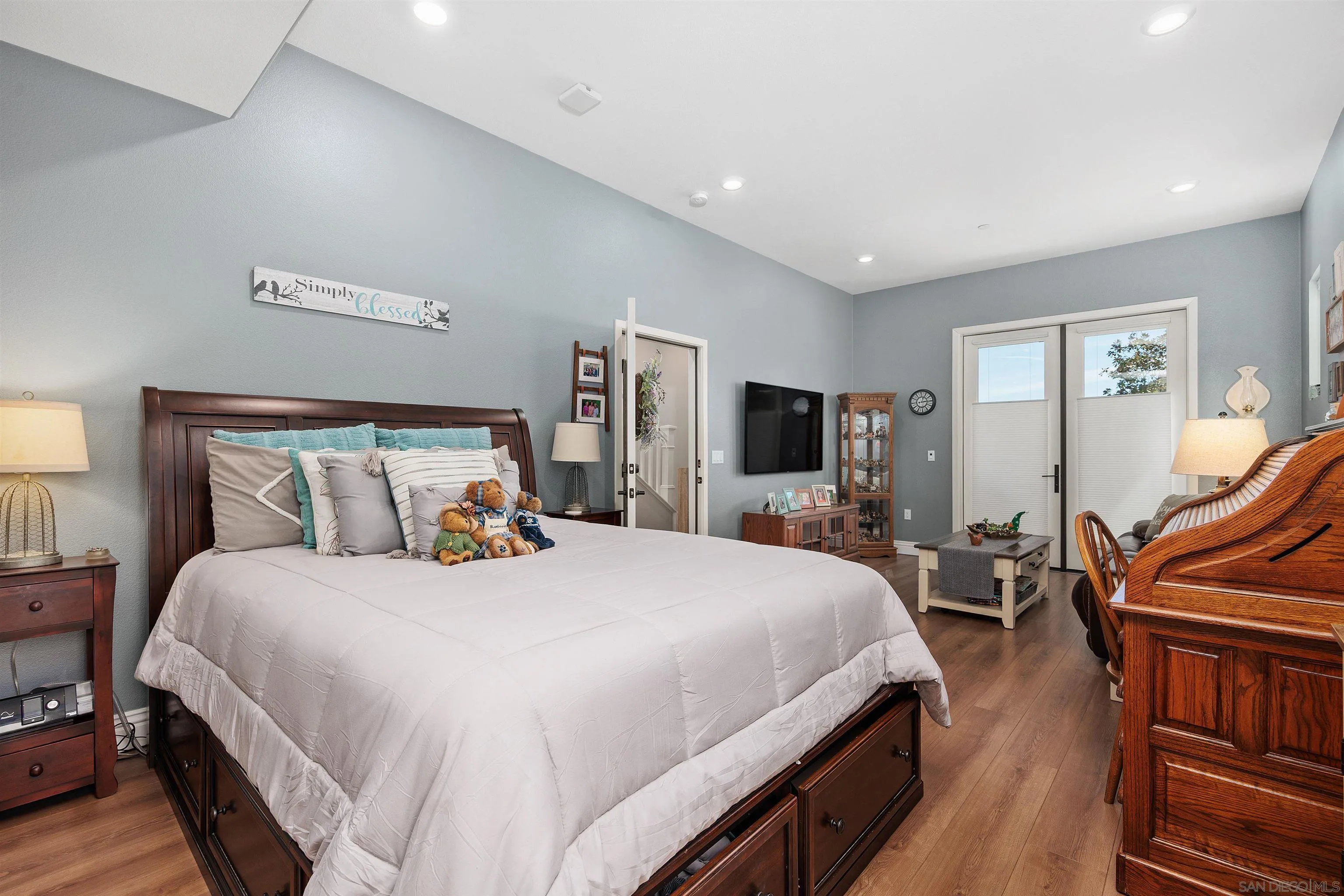 https://cdn.realtyfeed.com/cdn/127/260015308/d681b8a810120ac9e9f944917c7a3b96.webp