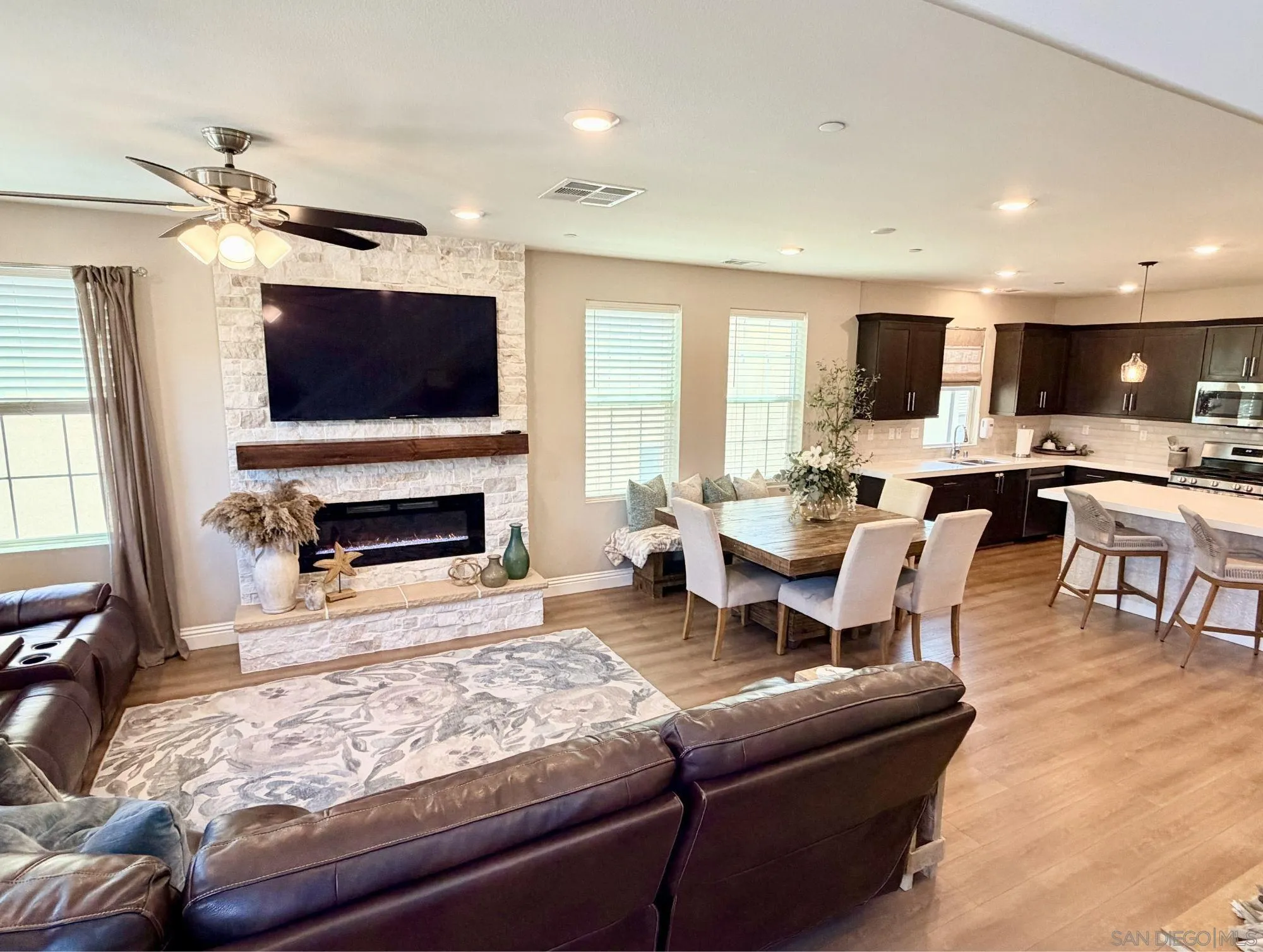 https://cdn.realtyfeed.com/cdn/127/260015308/ddfe372d068b887864adb3c453b55c53.webp