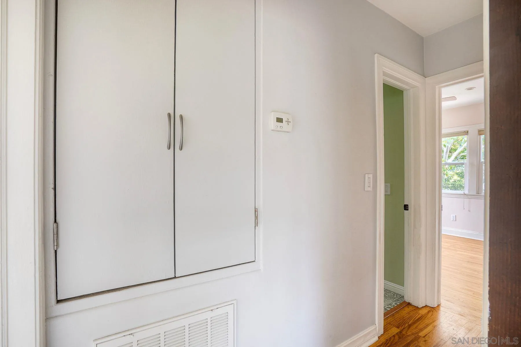 https://cdn.realtyfeed.com/cdn/127/260015310/19fc749a069db78ad97f8c9d5178bf45.webp