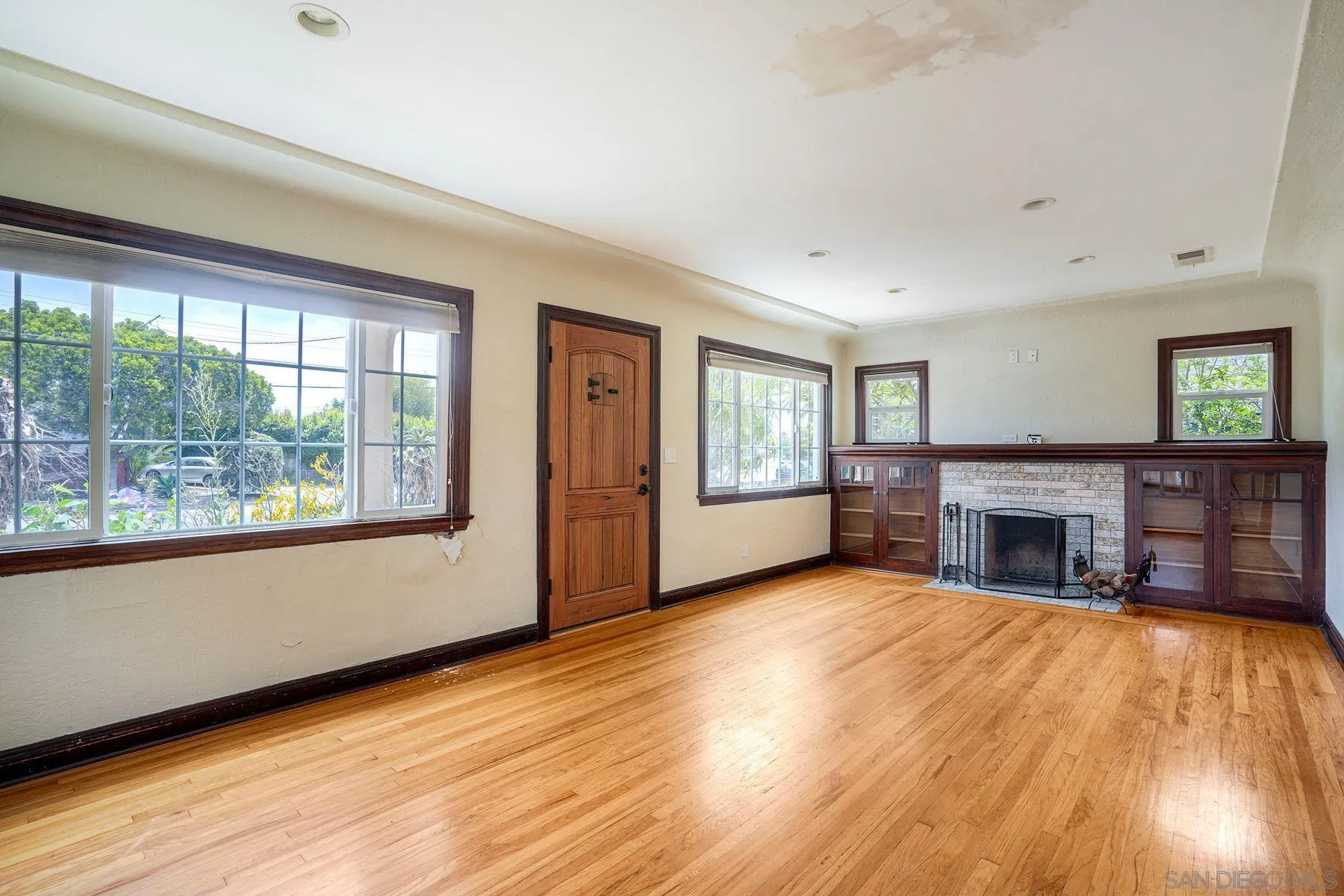 https://cdn.realtyfeed.com/cdn/127/260015310/61a08507568cdbdd9f4c4667d55a35b5.webp
