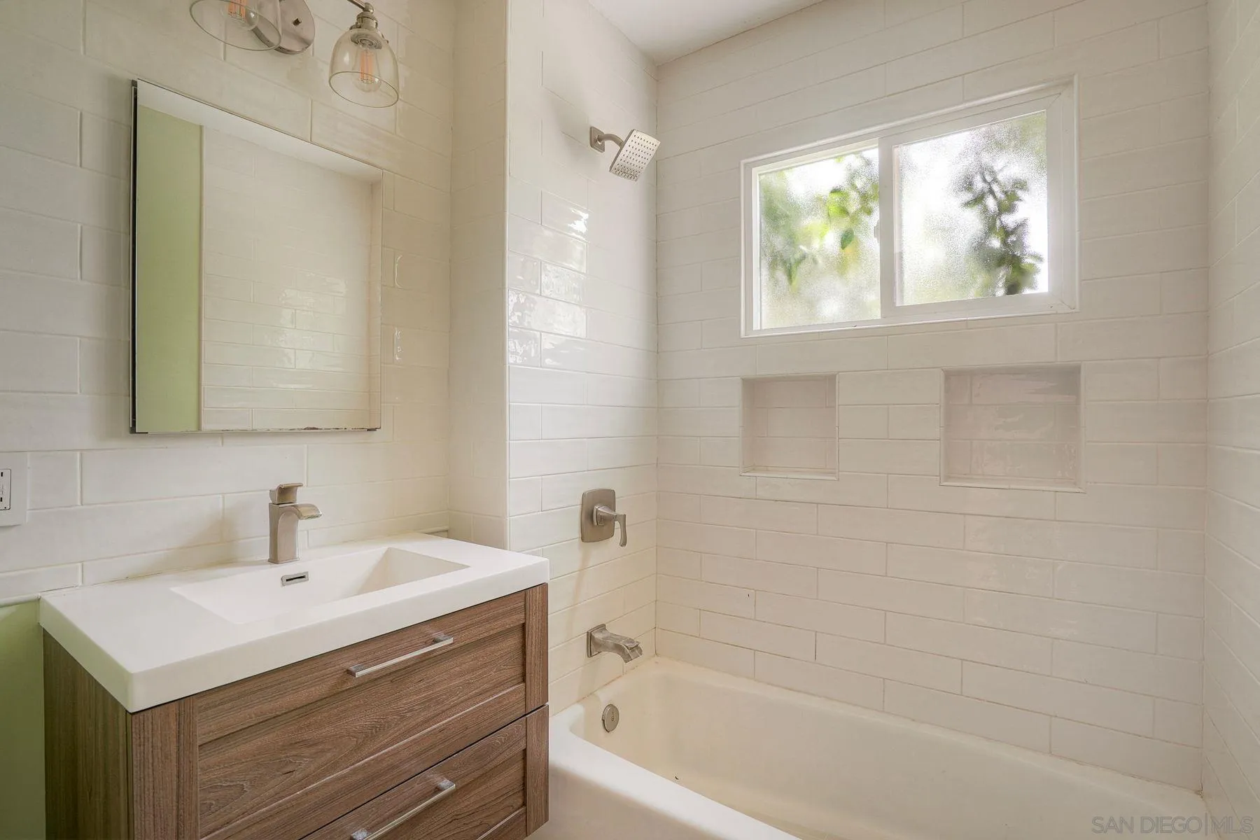 https://cdn.realtyfeed.com/cdn/127/260015310/6e7498d670c5fc30a975b696b2936bcb.webp
