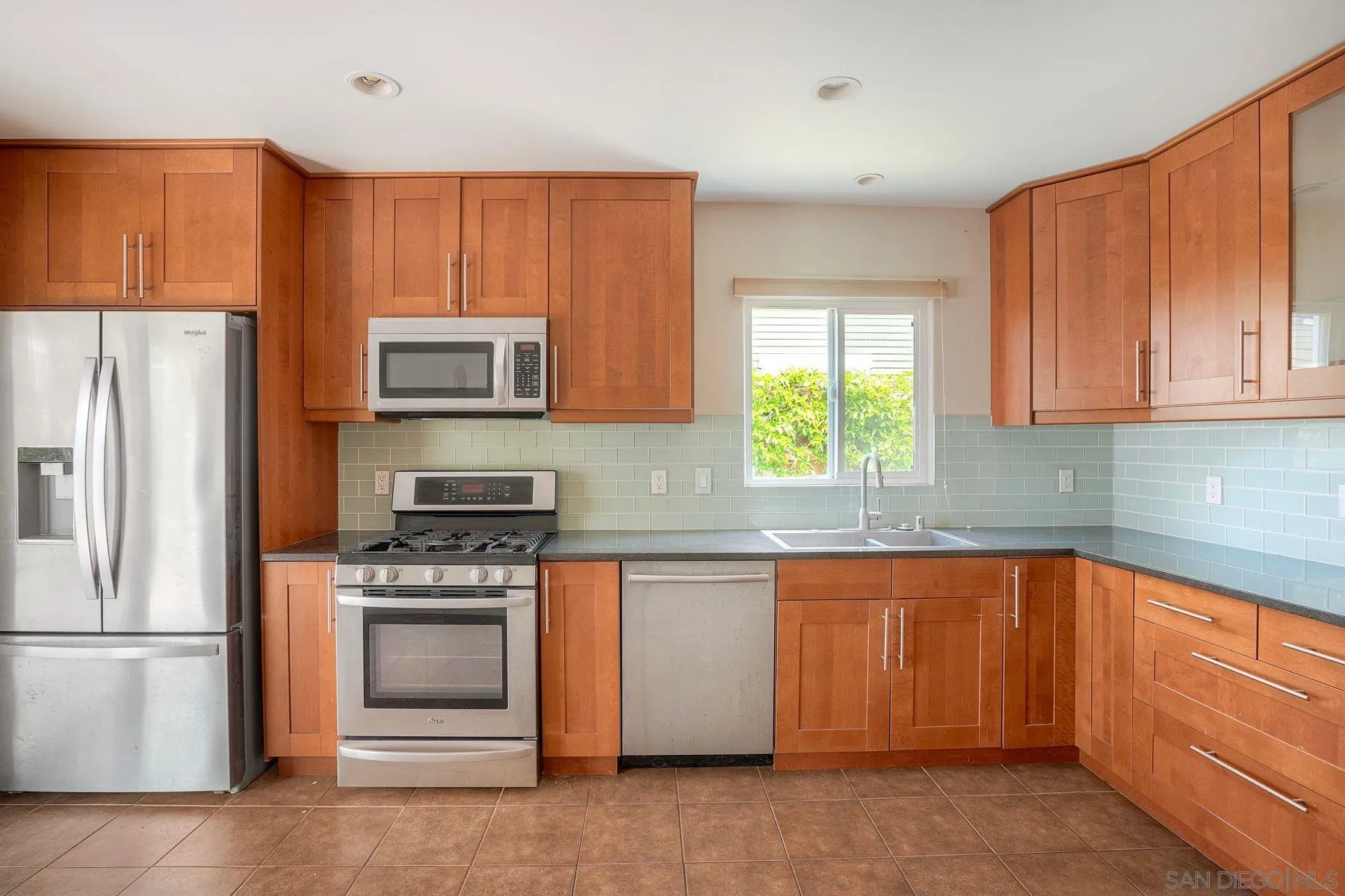 https://cdn.realtyfeed.com/cdn/127/260015310/8074c3ea53ddb74682f6458e0d108083.webp