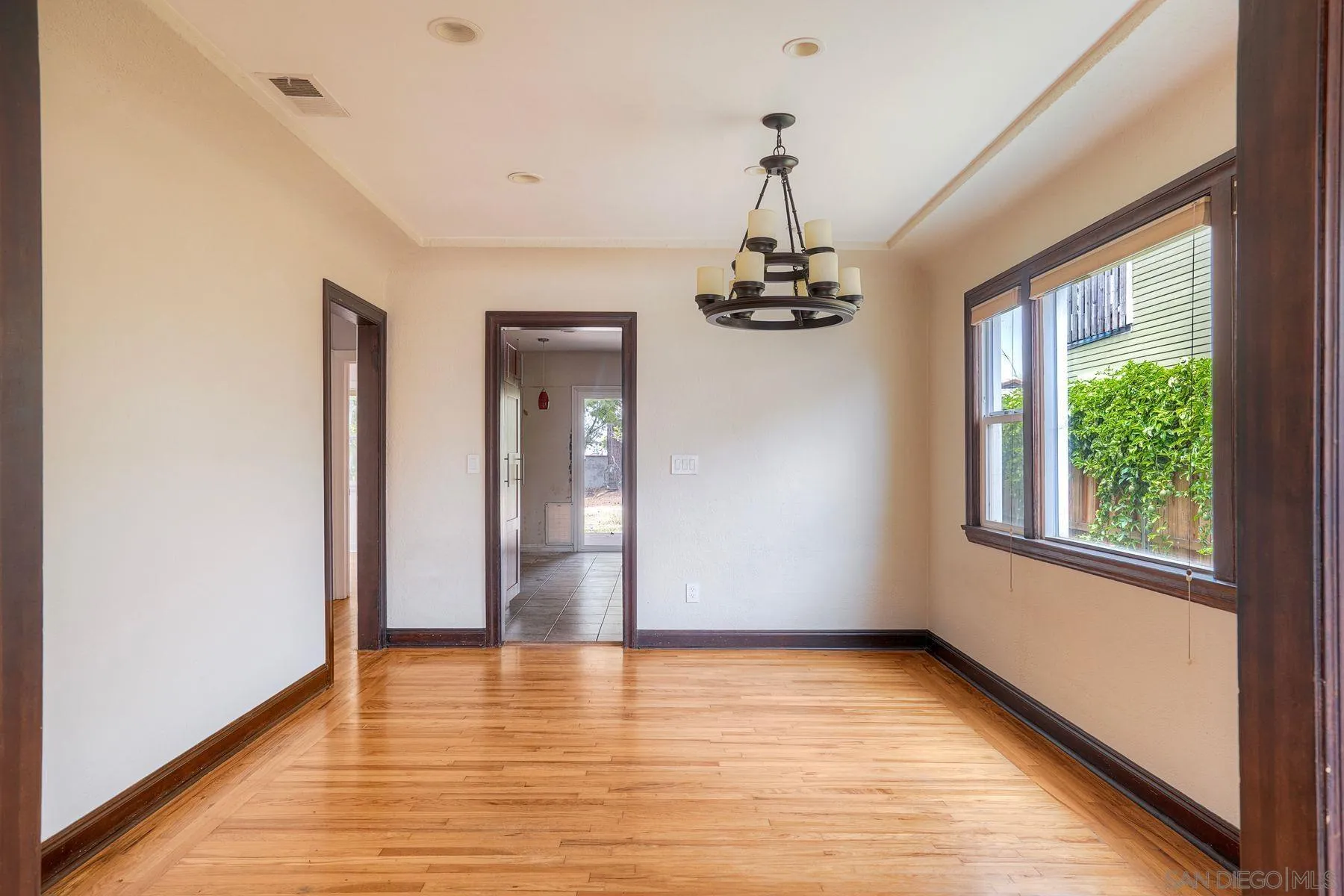 https://cdn.realtyfeed.com/cdn/127/260015310/8492549200cde77a34592d14032a5e9d.webp