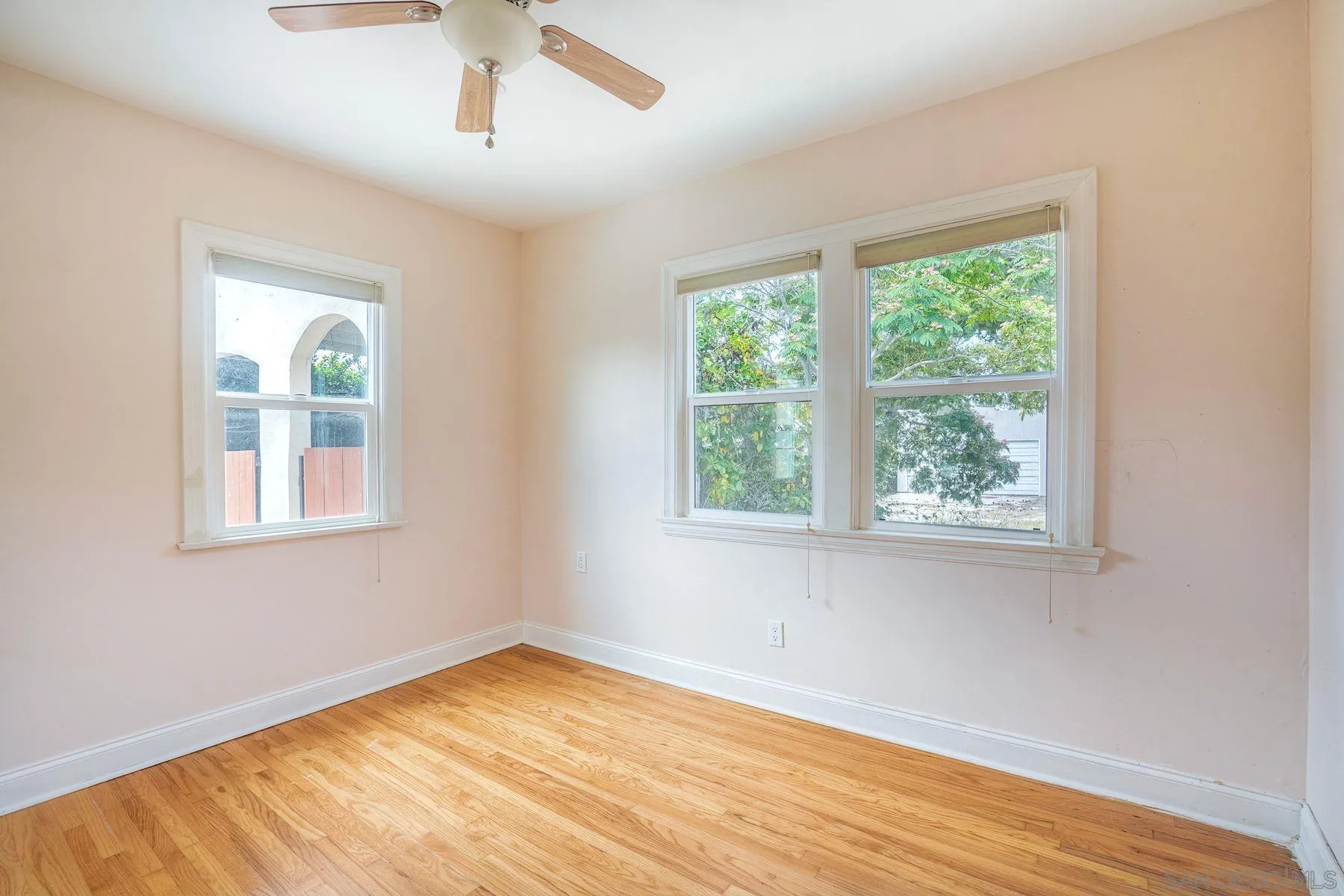 https://cdn.realtyfeed.com/cdn/127/260015310/89bb7fe7f7366786bb9d439d4ee0f593.webp