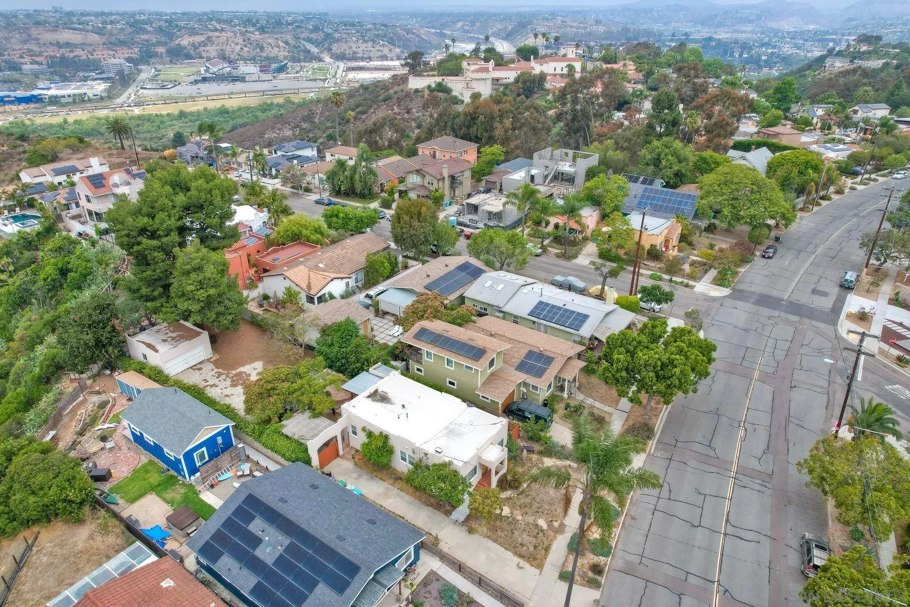 https://cdn.realtyfeed.com/cdn/127/260015310/d2d2b962caf6f2deffd3b30fbe10c64d.webp